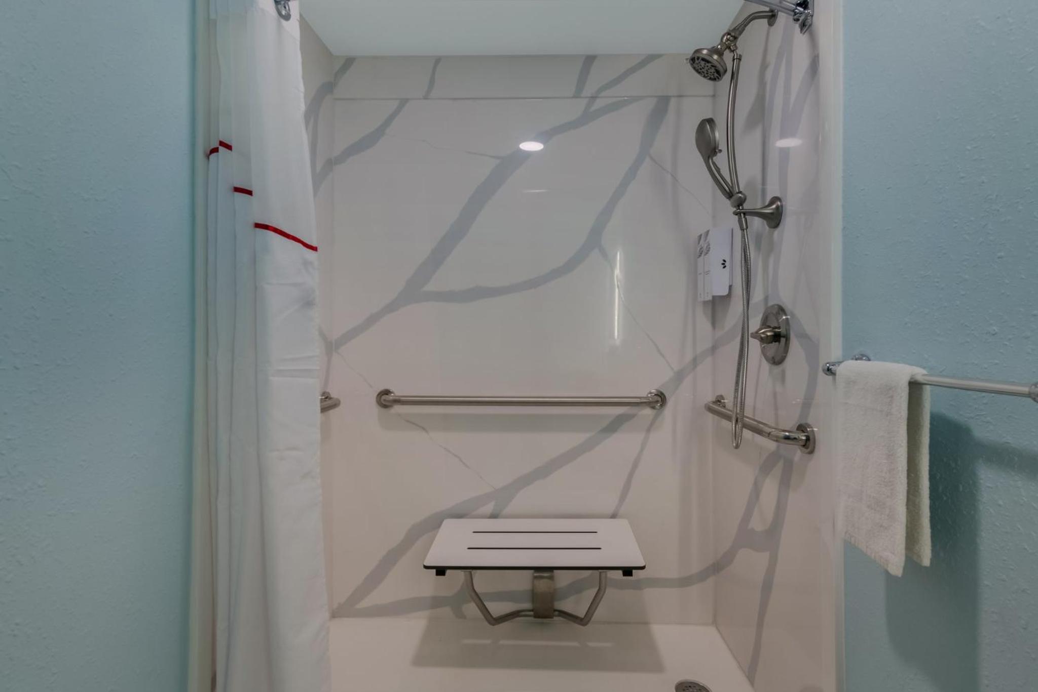 Premium King Room Disability Access Roll-In Shower Partial Ocean View Smoke Free - Photo 12