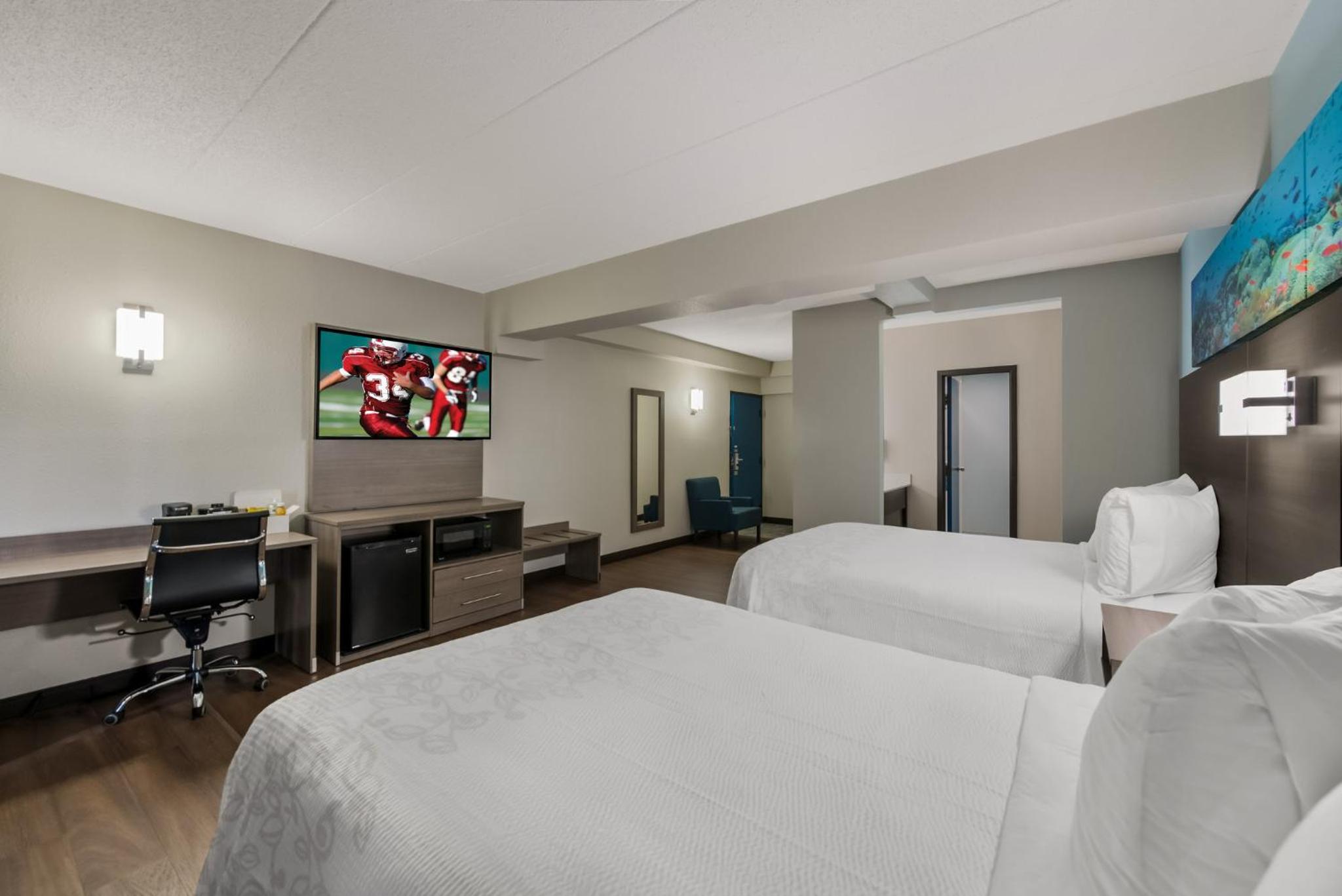 Premium Two Double Beds with Partial Ocean View Smoke Free (Upgraded Bedding) - Photo 3