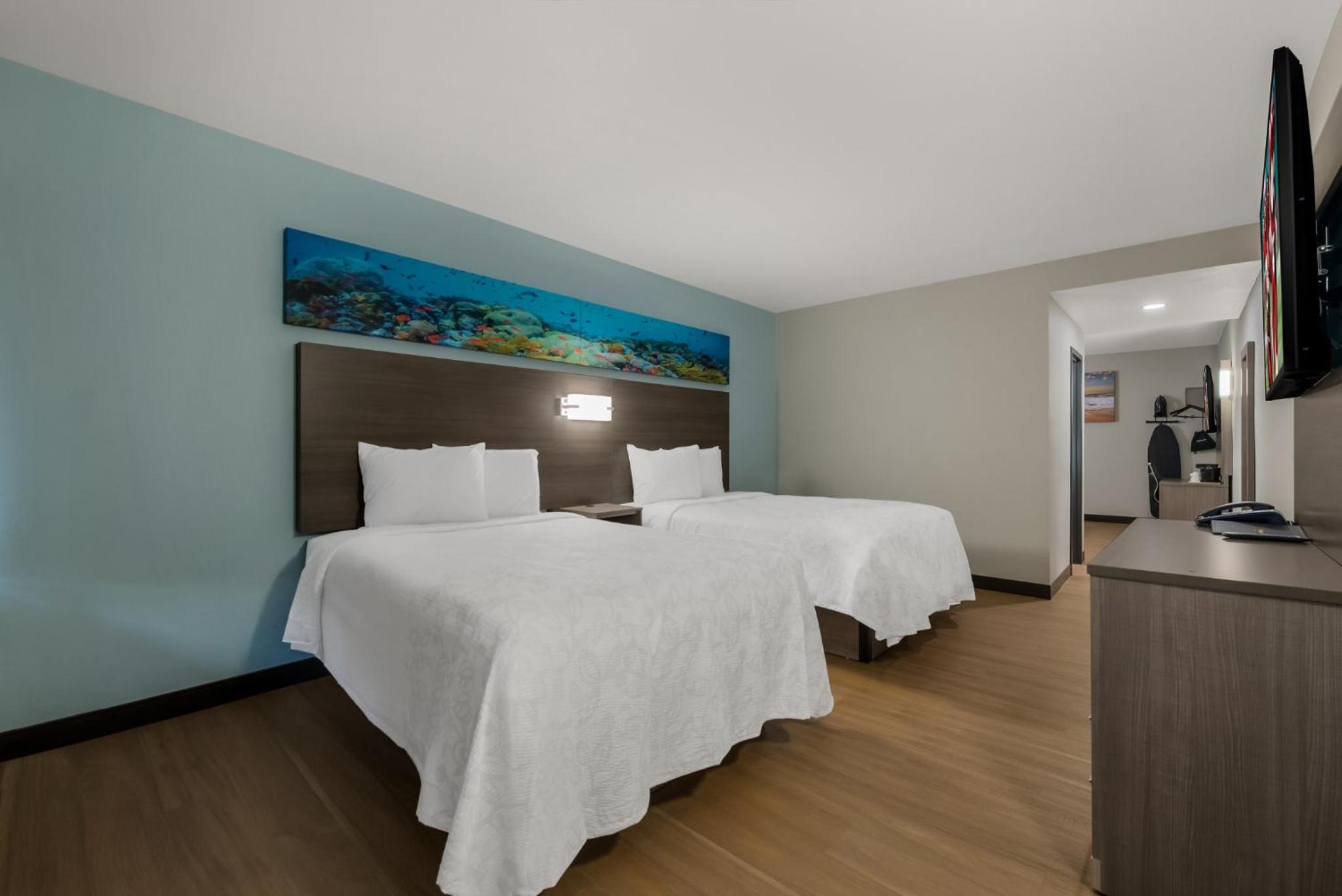  Suite with Two Double Beds Smoke Free - Photo 1