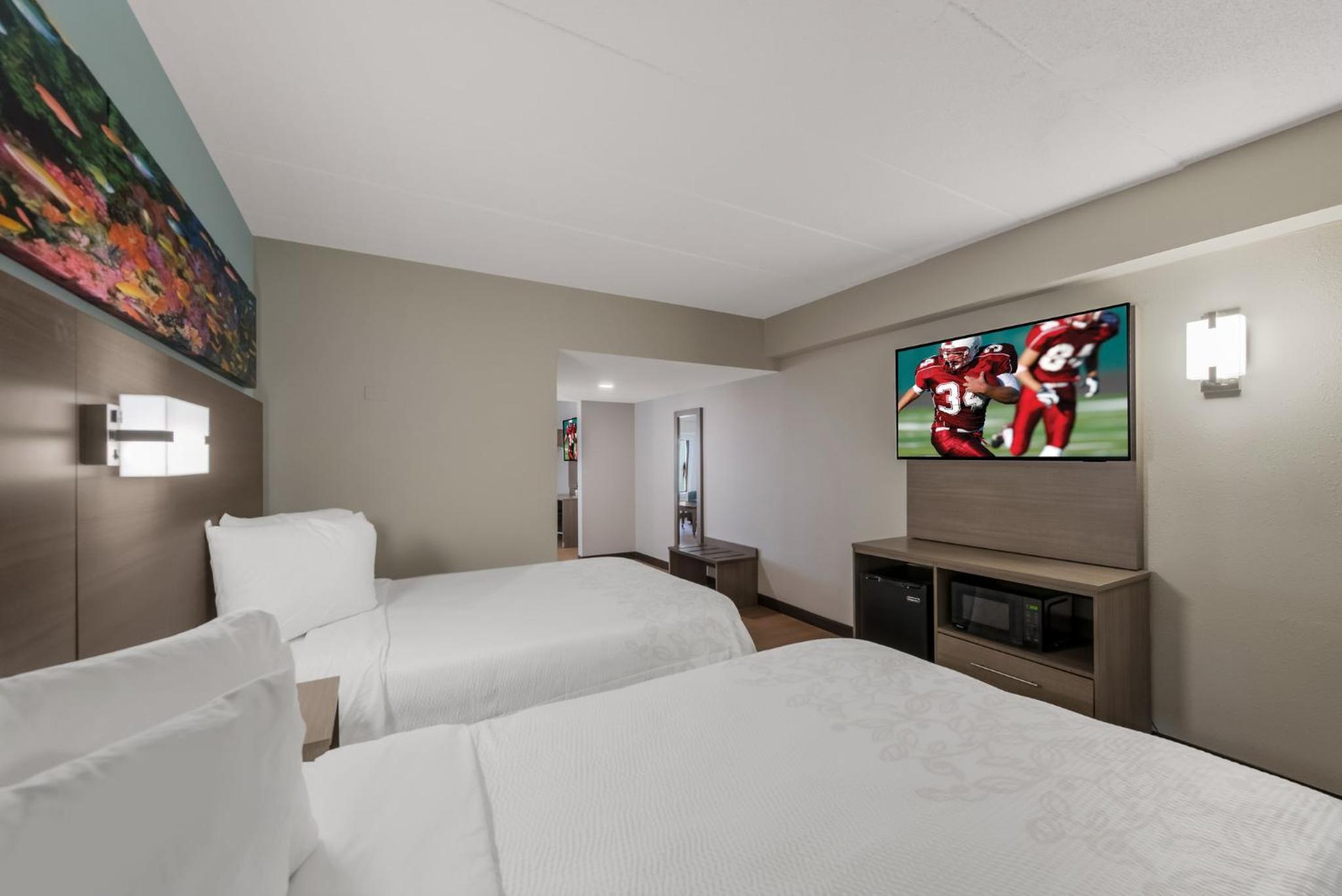 Suite with Two Double Beds with Partial Ocean View Smoke Free - Photo 4