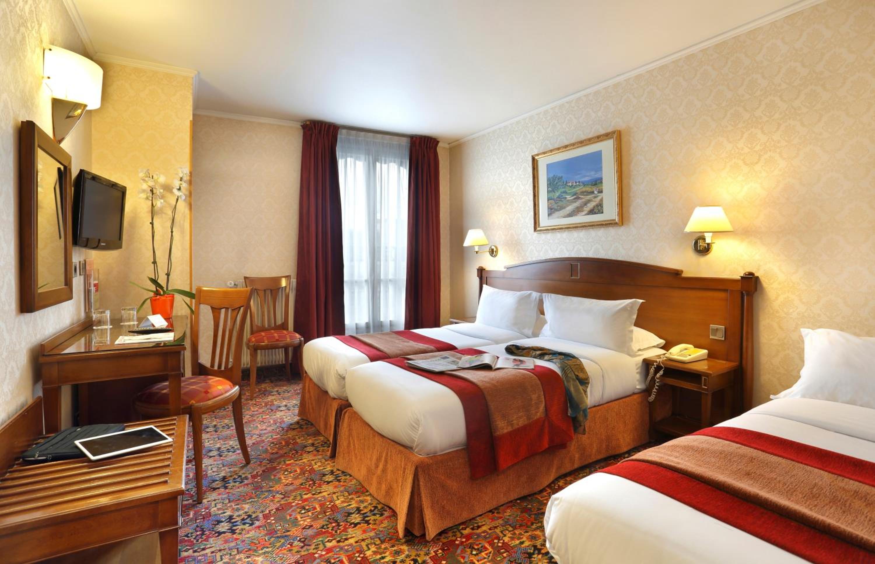 Double or Twin Room with Sofa Bed photo 2