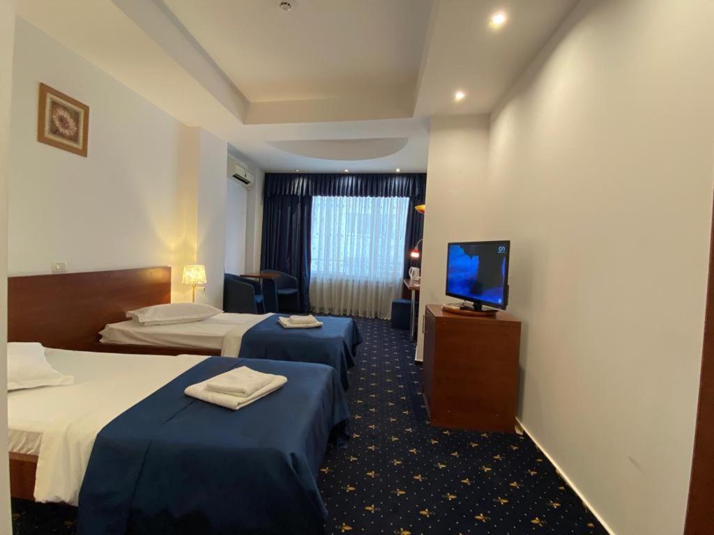 Standard Twin Room - Photo 4