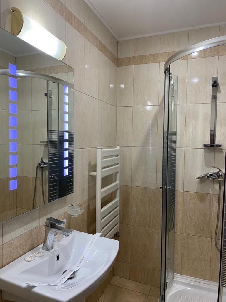 Standard Twin Room - Photo 5