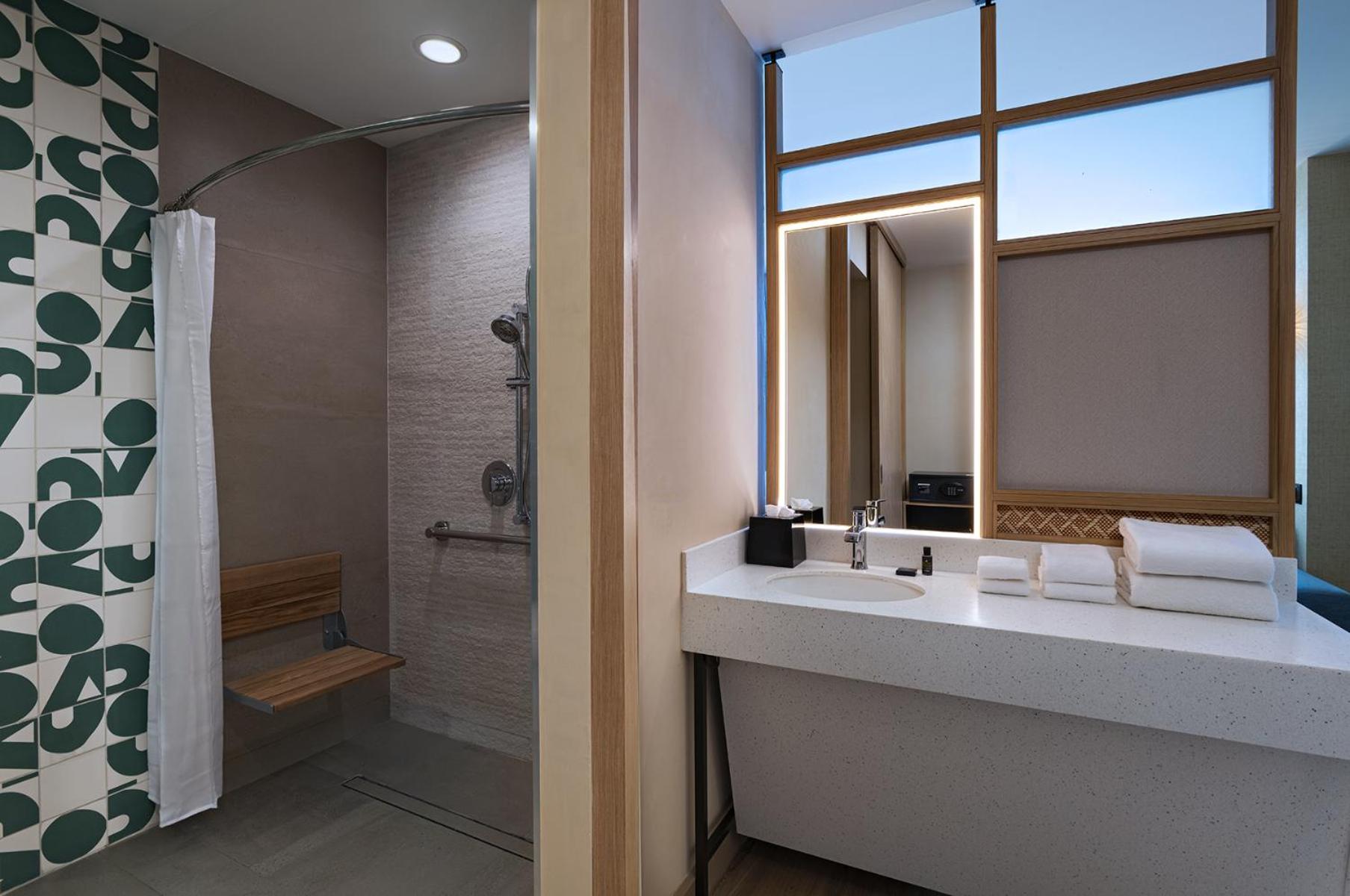 Aloft Guest room, 1 King - Photo 2