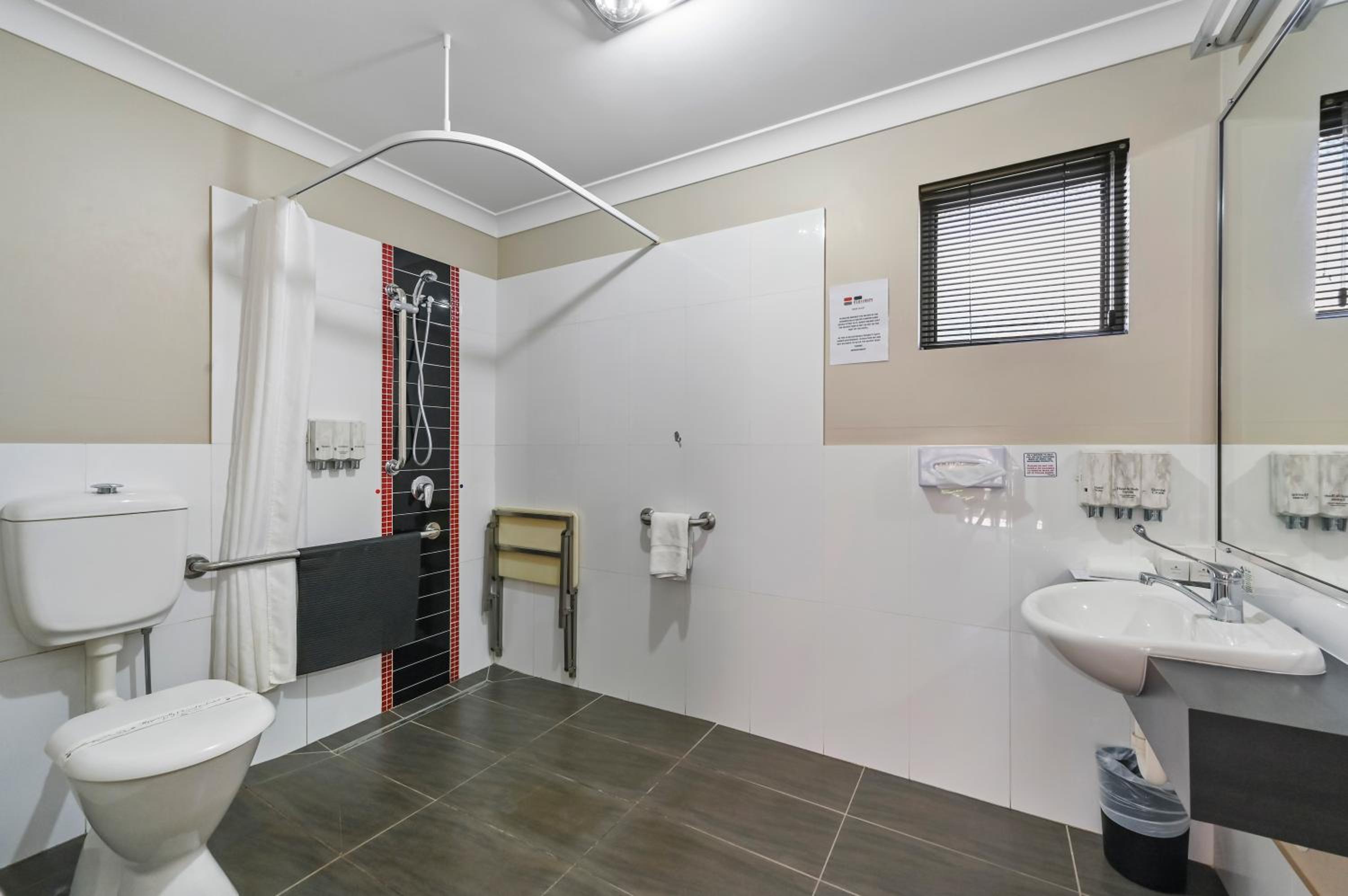 Superior Queen Room - Accessible - Photo 5