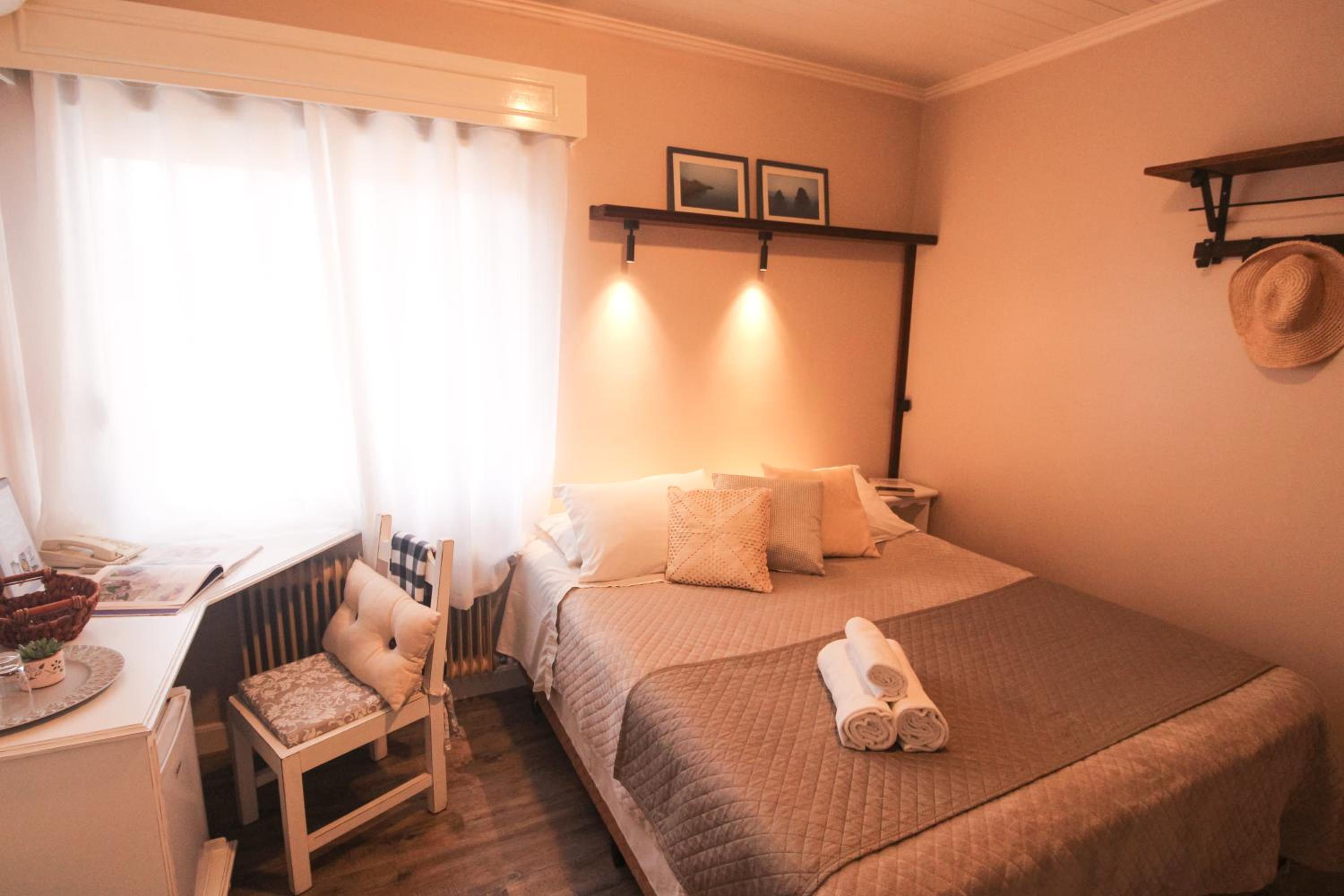 Standard Double Room photo 3