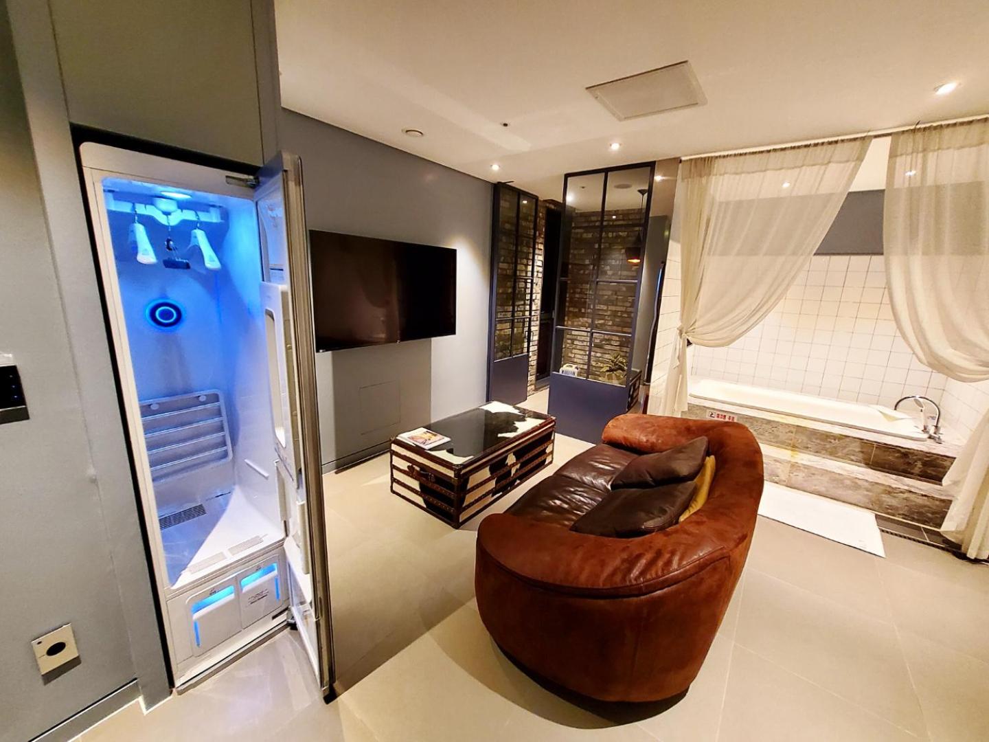 Special Offer_Deluxe Double Plus Room with Cube Chicken Salad & 300 ml of draft beers for 2 - Photo 8