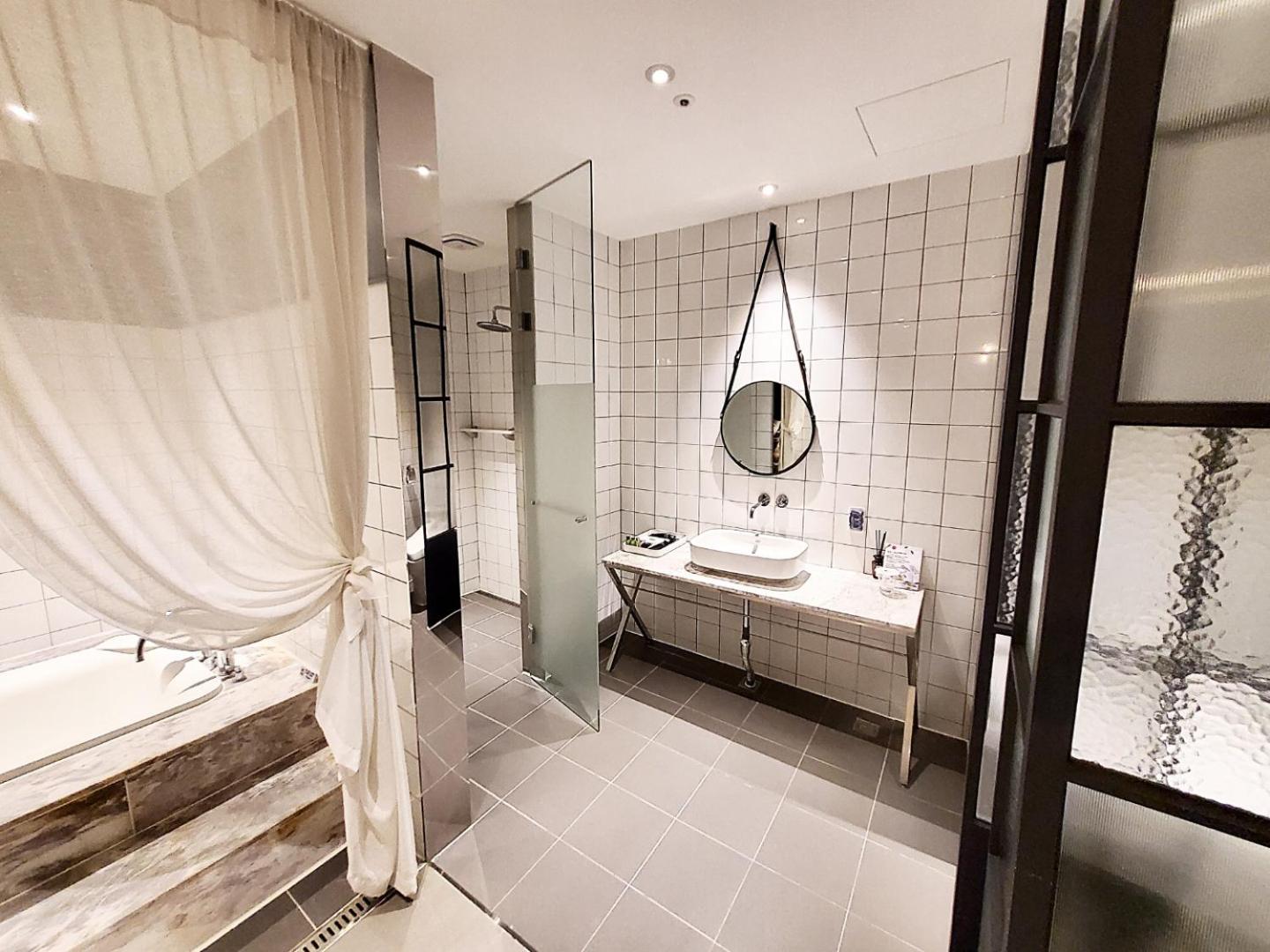 Special Offer_Deluxe Double Plus Room with Cube Chicken Salad & 300 ml of draft beers for 2 - Photo 12