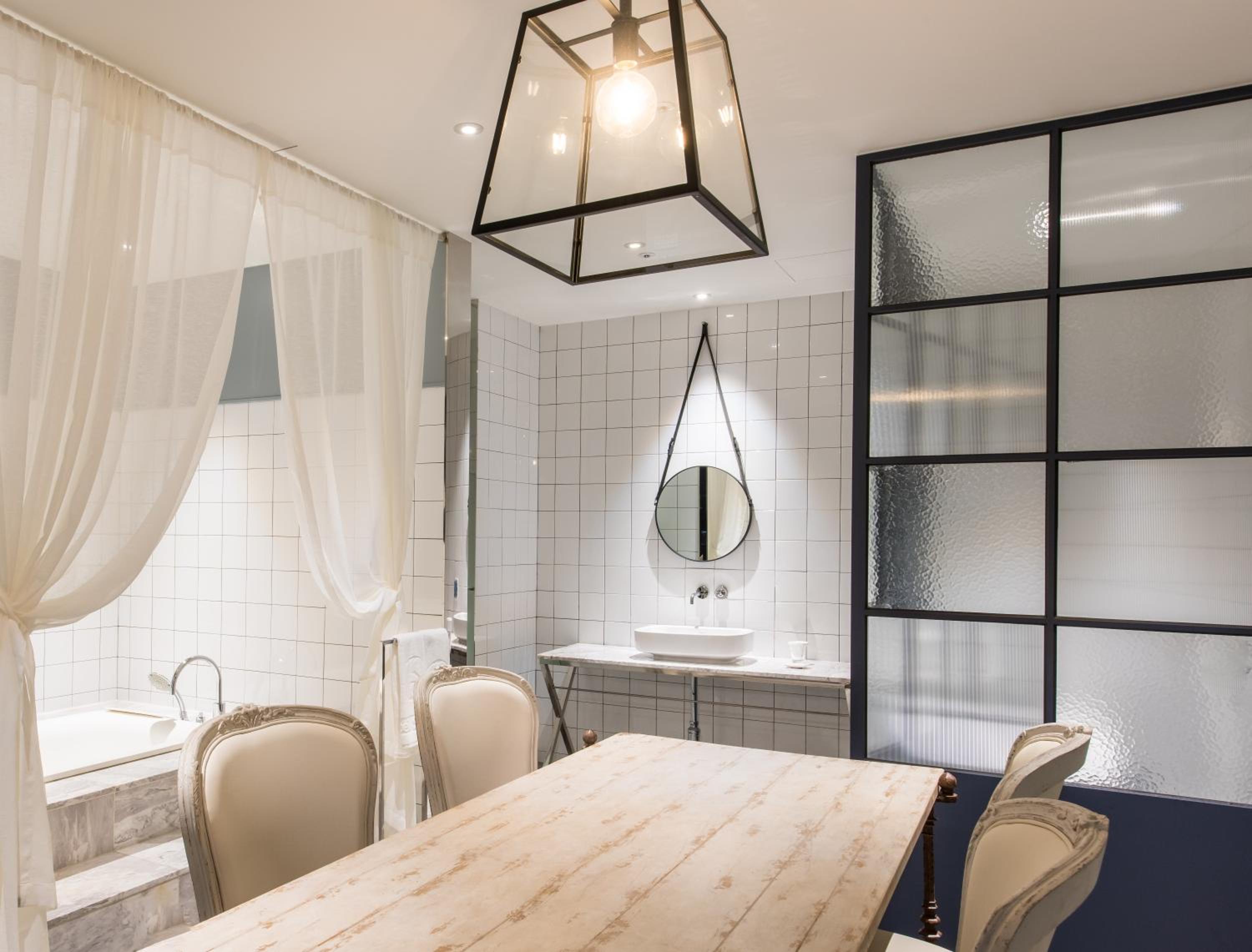 Special Offer_Deluxe Double Plus Room with Cube Chicken Salad & 300 ml of draft beers for 2 - Photo 4