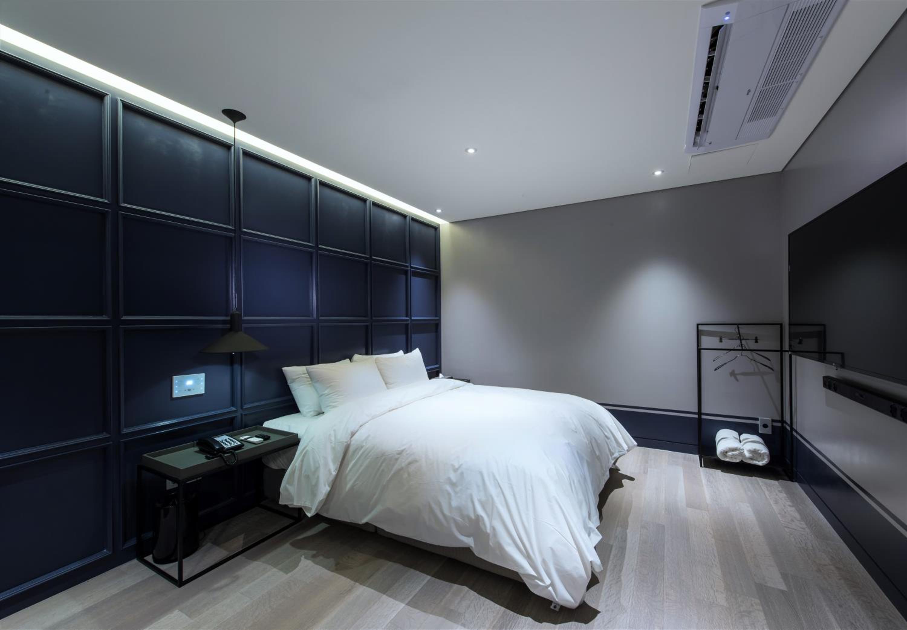 Special Offer_Deluxe Double Plus Room with Cube Chicken Salad & 300 ml of draft beers for 2 - Photo 1