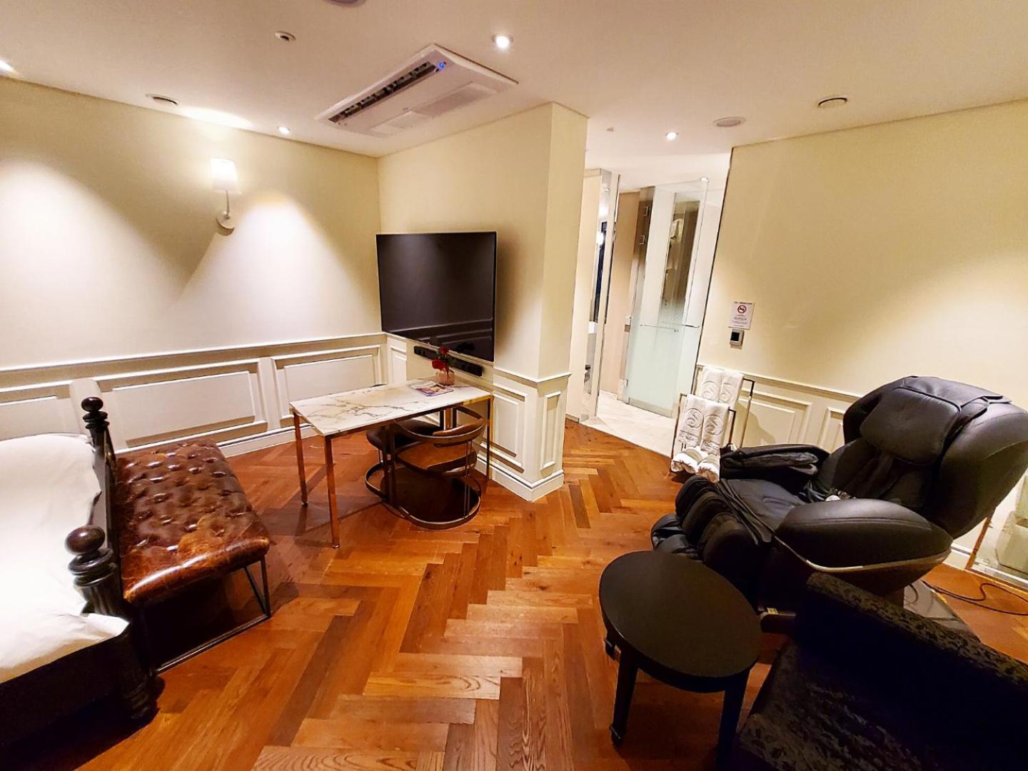 Deluxe Double Room - Photo 9