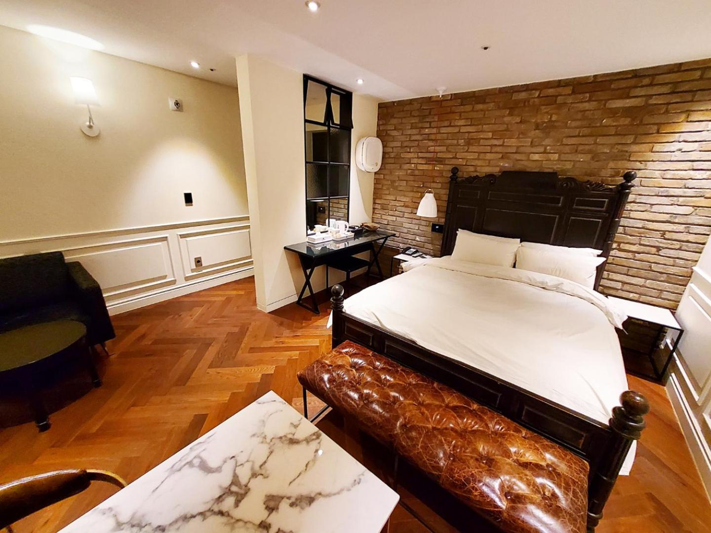 Deluxe Double Room - Photo 8