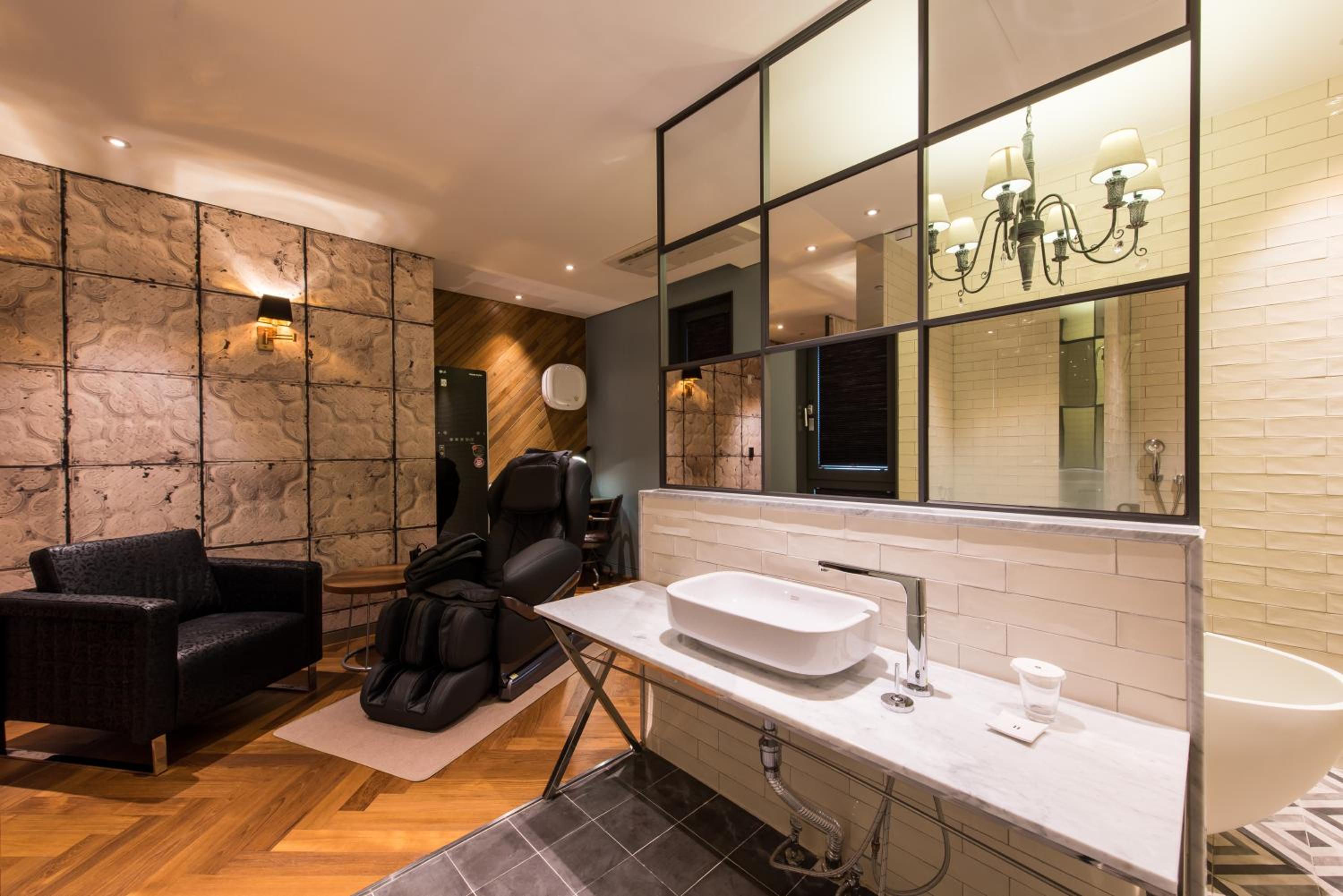 Deluxe Double Room - Photo 12