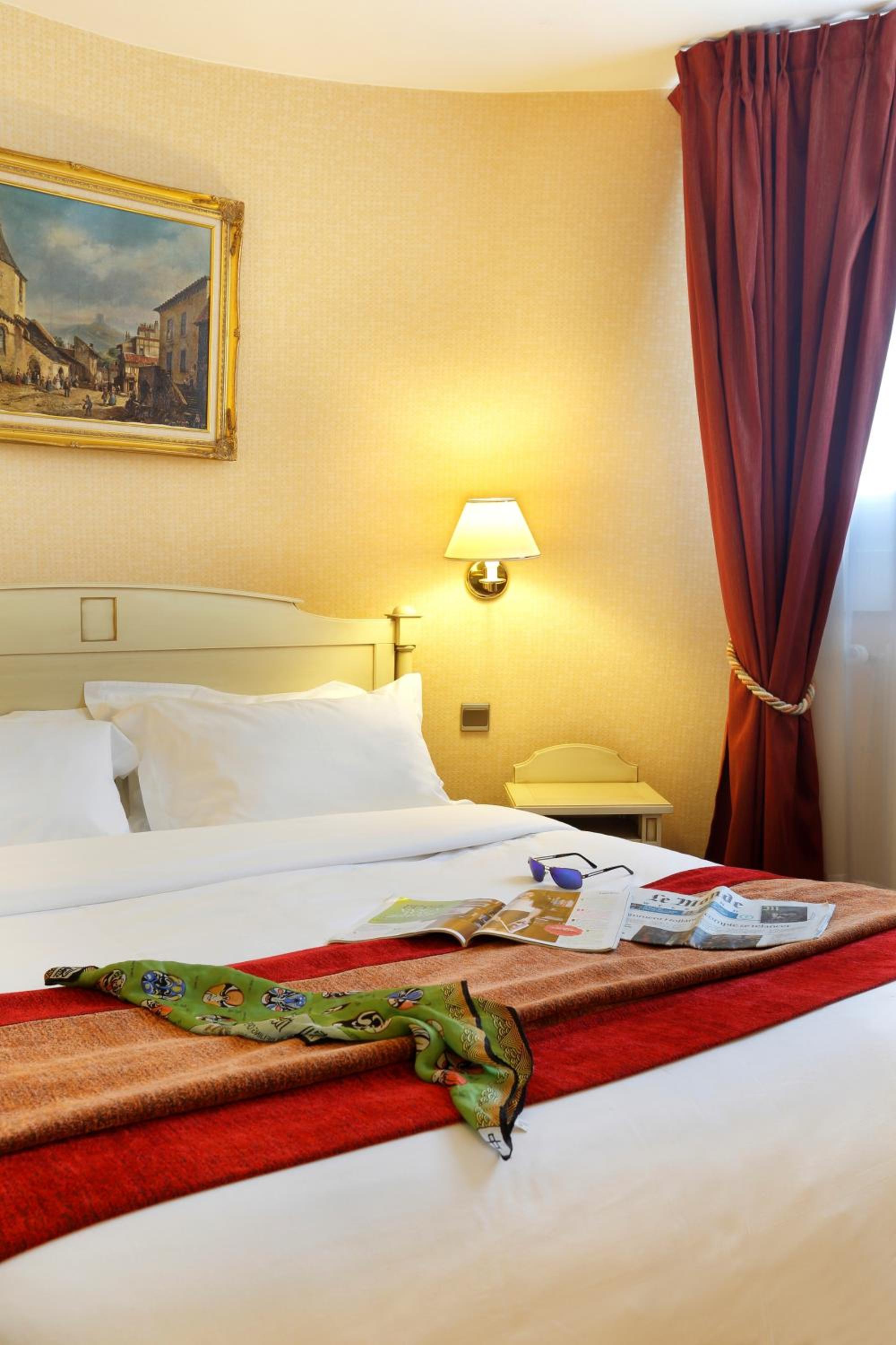 Double or Twin Room with Sofa Bed photo 3