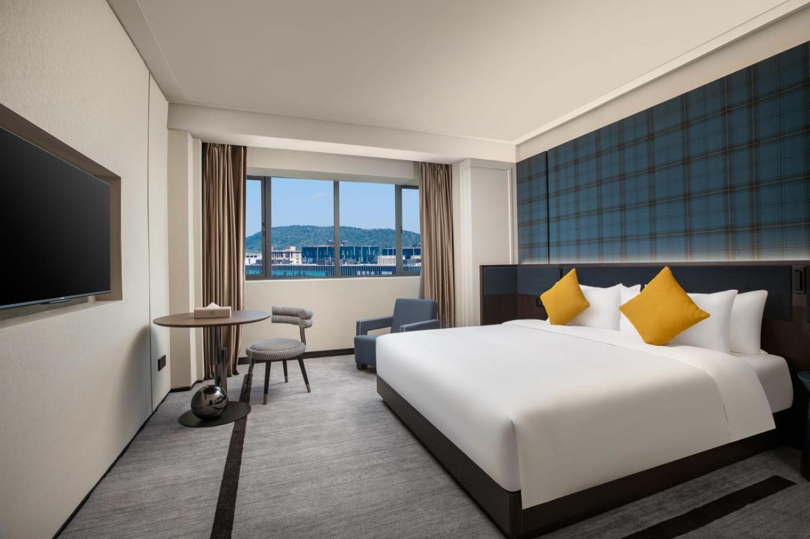Premier King Room - Non-Smoking - Photo 1