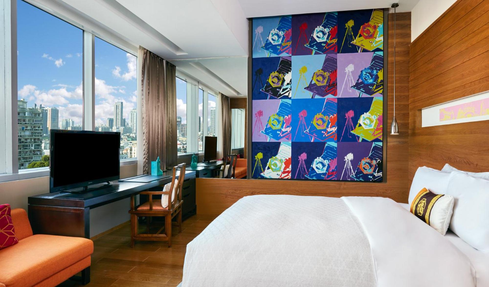 Premium King Room with City View - Photo 6