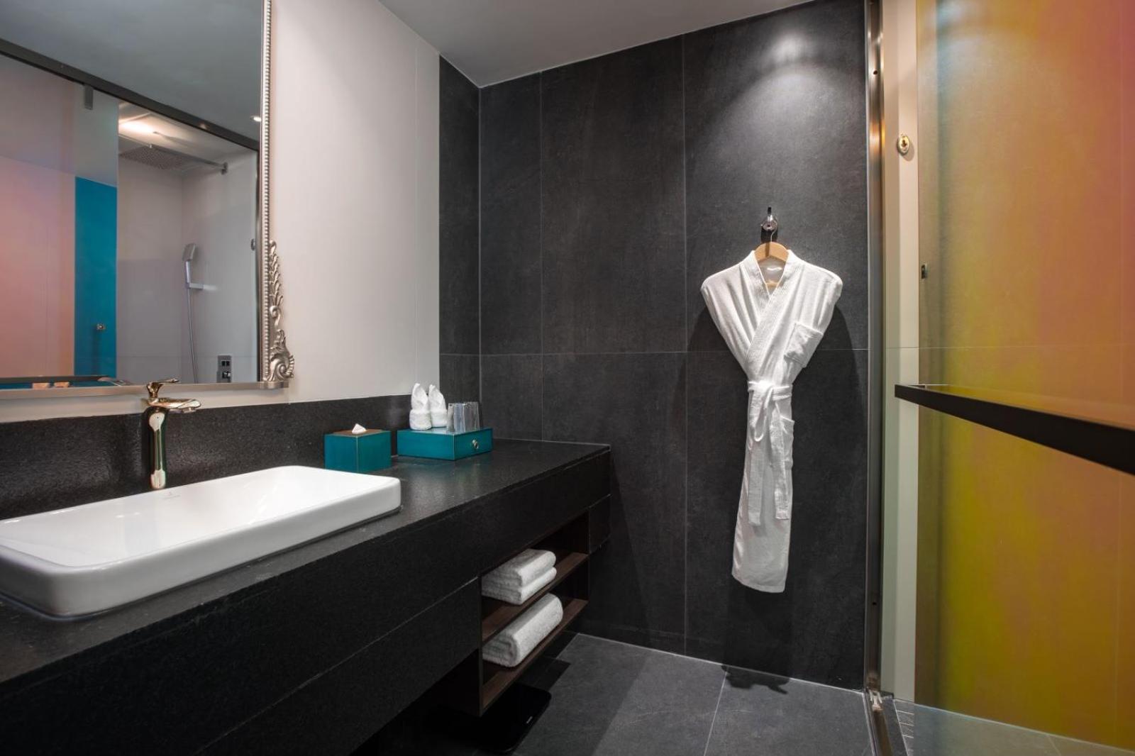Deluxe Room With Two Single Beds, Non-Smoking - Photo 1