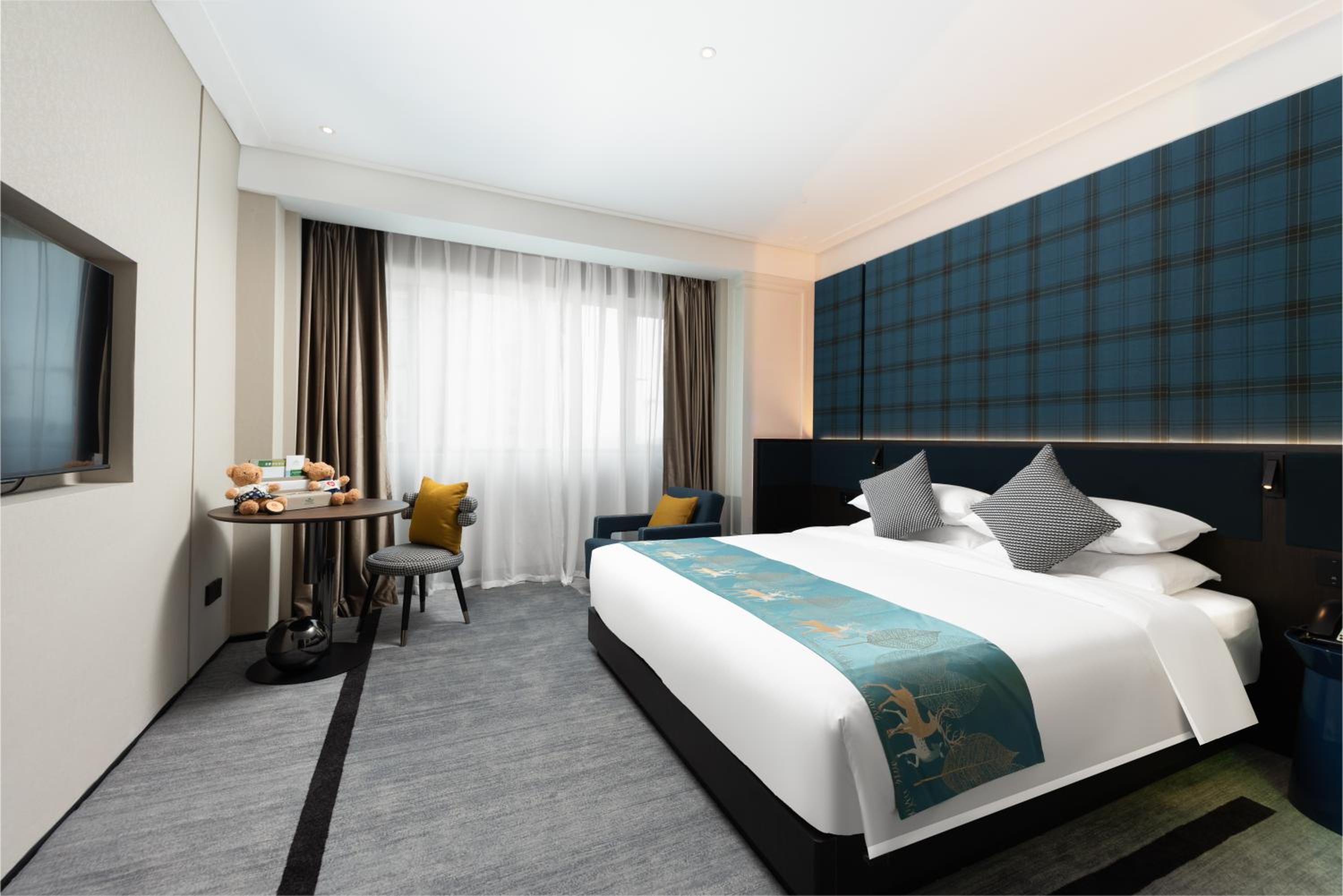 Premier King Room - Non-Smoking - Photo 4