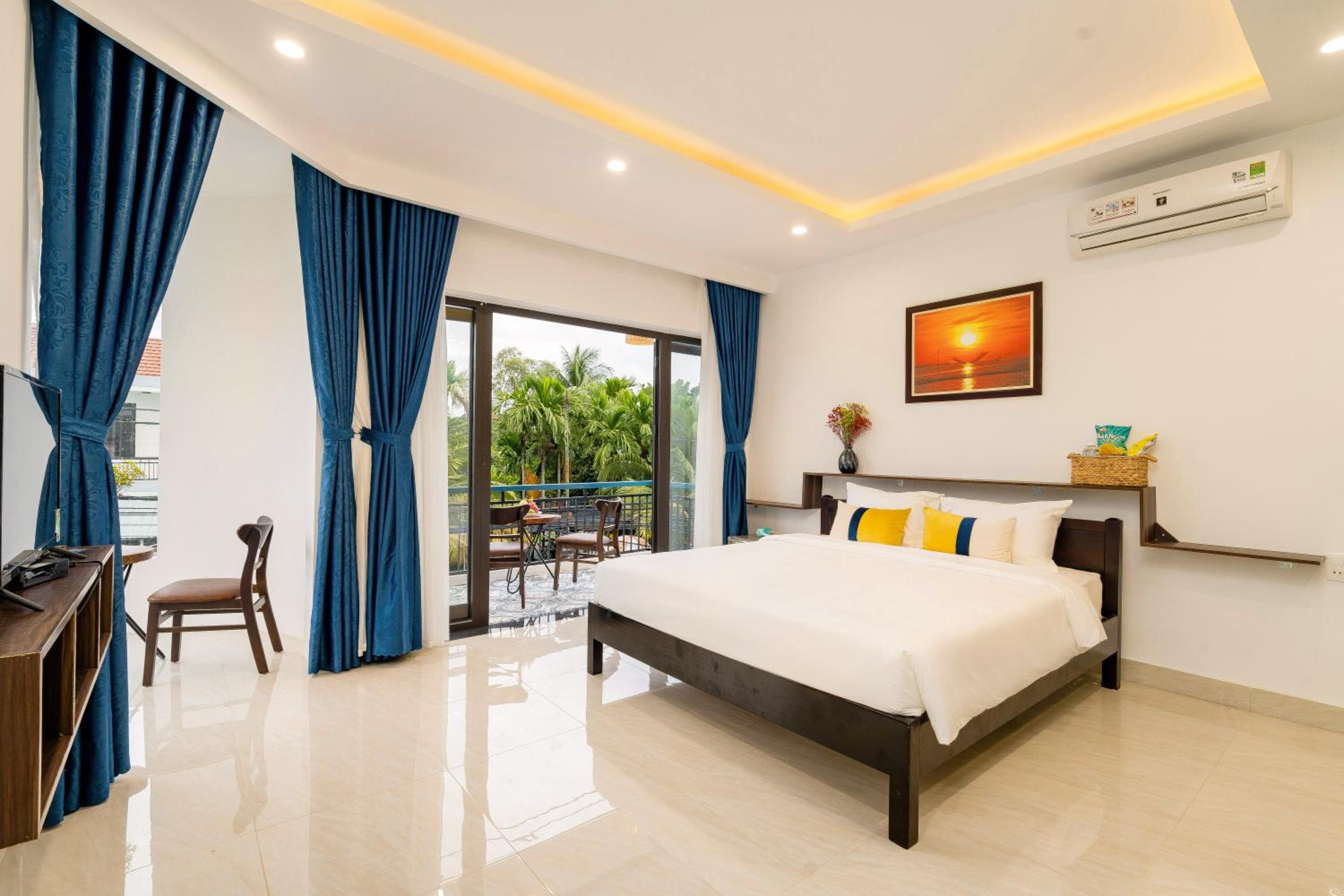 Deluxe Double Room with Balcony