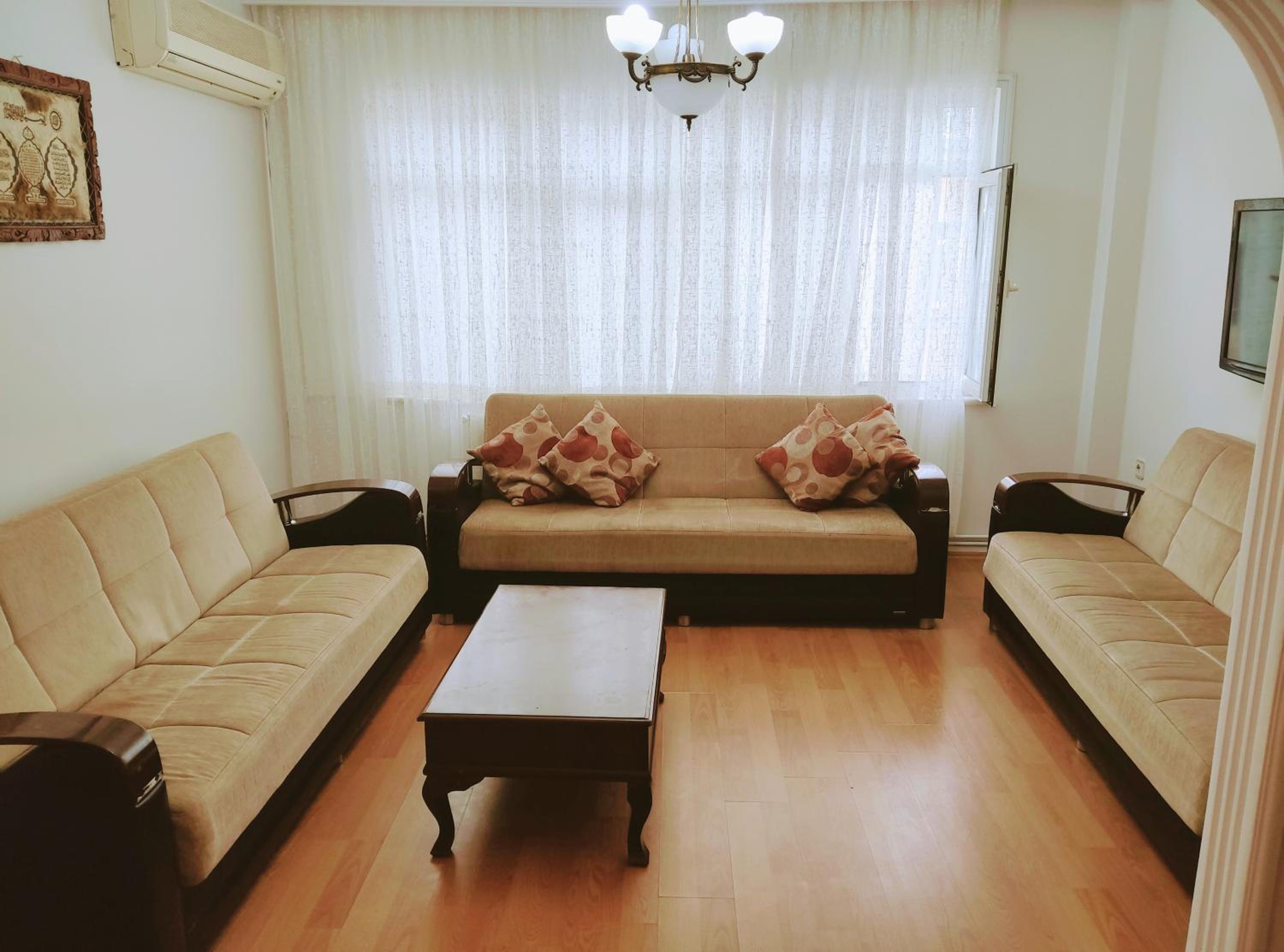 One-Bedroom Apartment photo 1