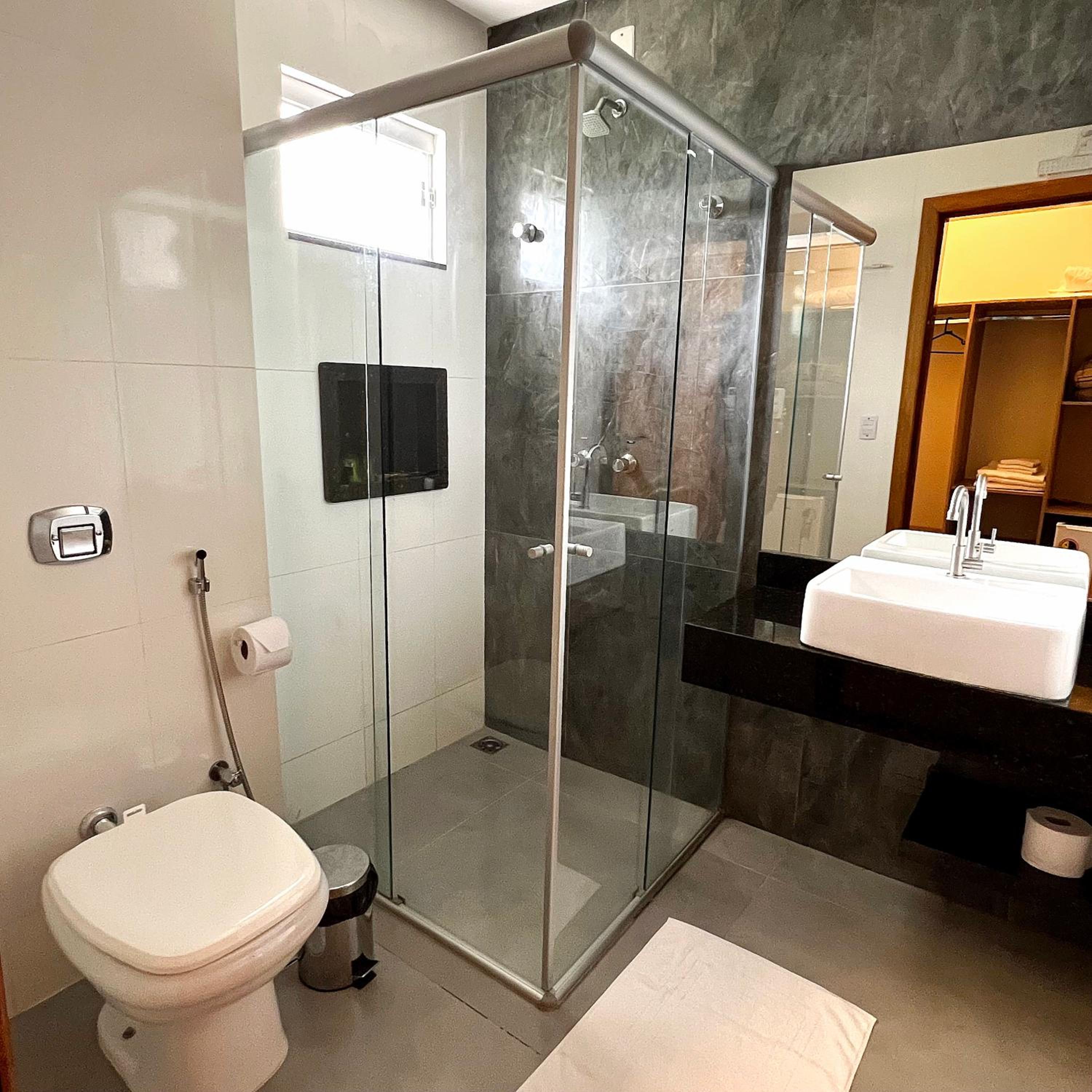 Triple Room with Balcony - Photo 13