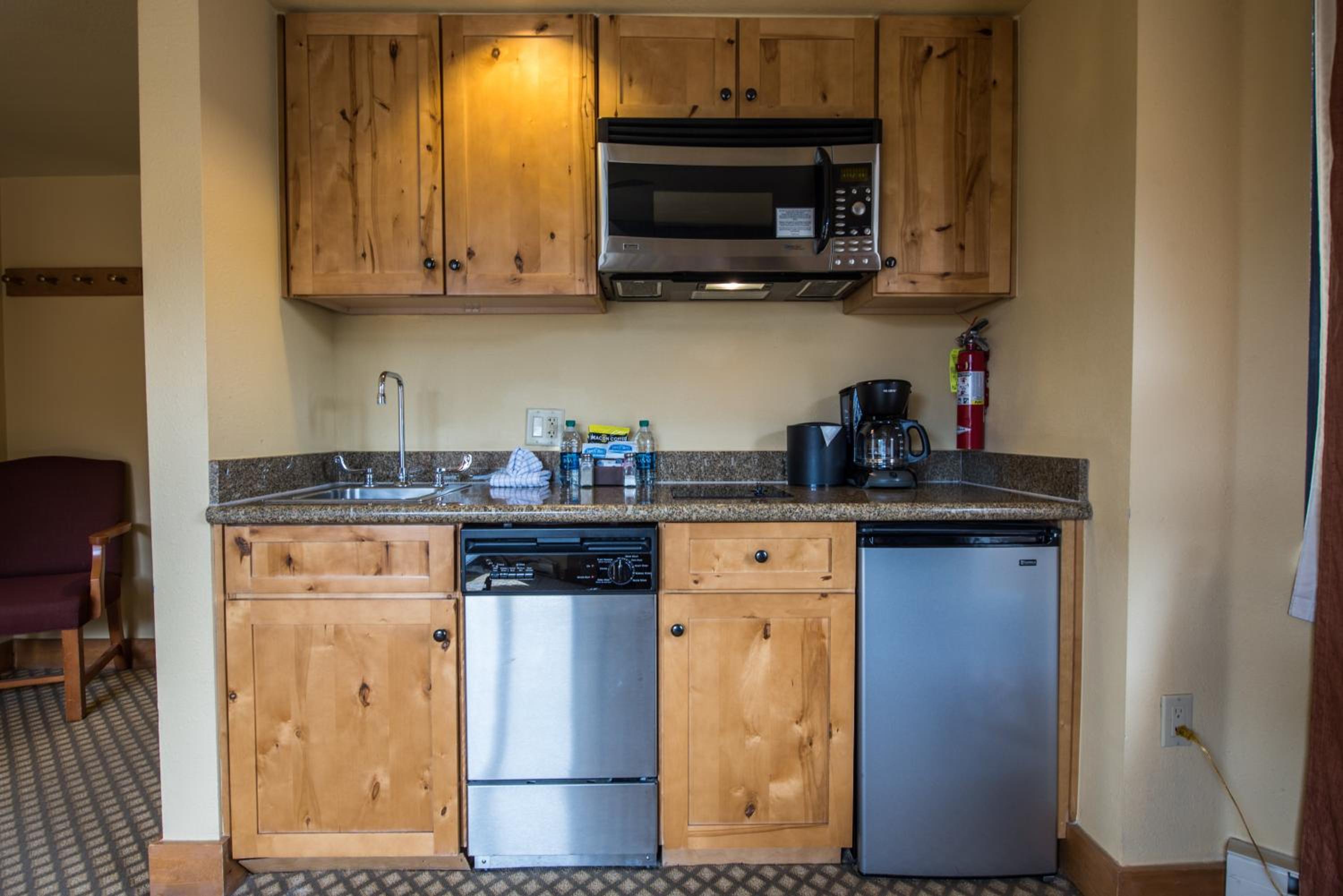 Corner King Suite - Photo 14