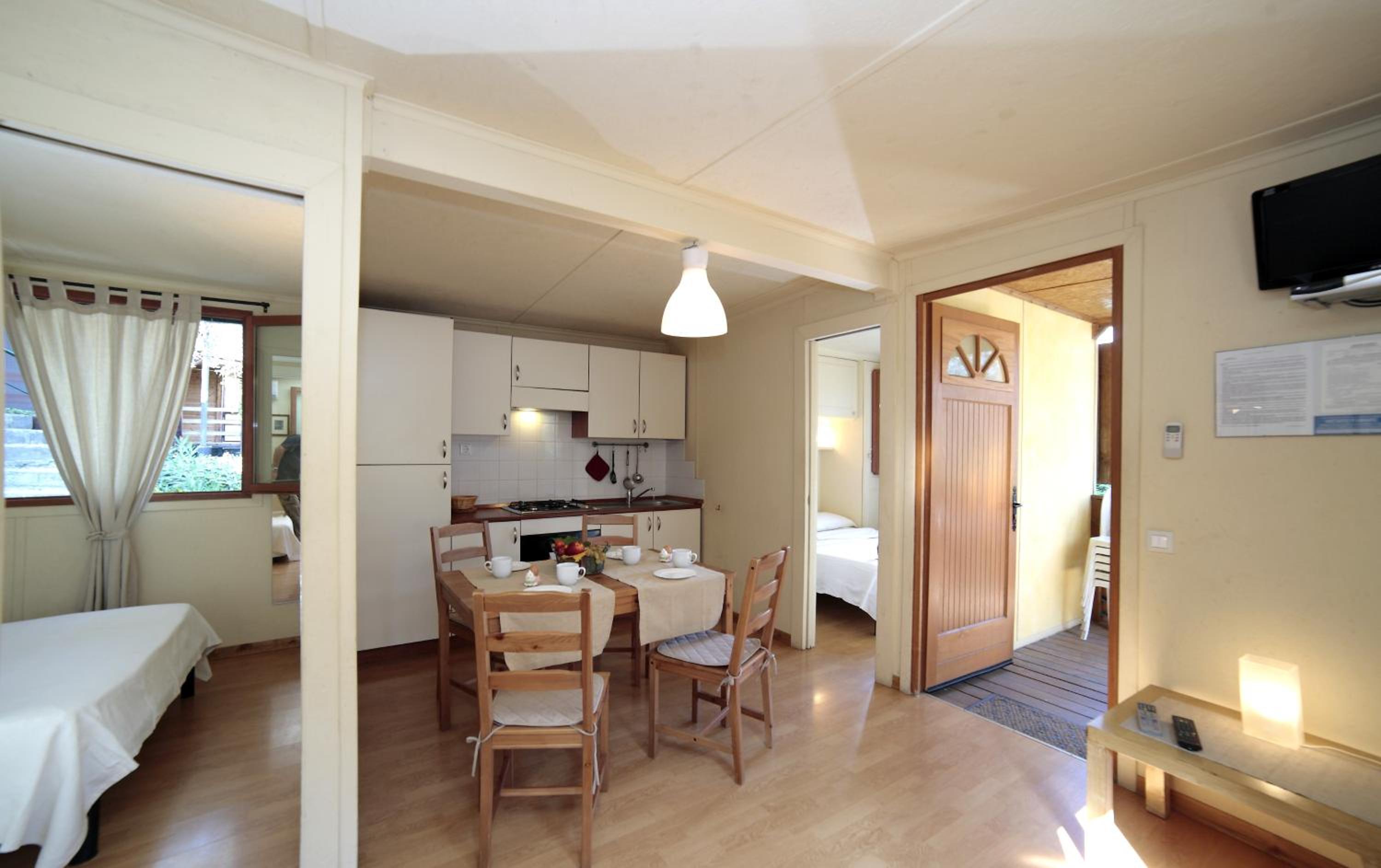 Two-Bedroom Bungalow - Photo 2