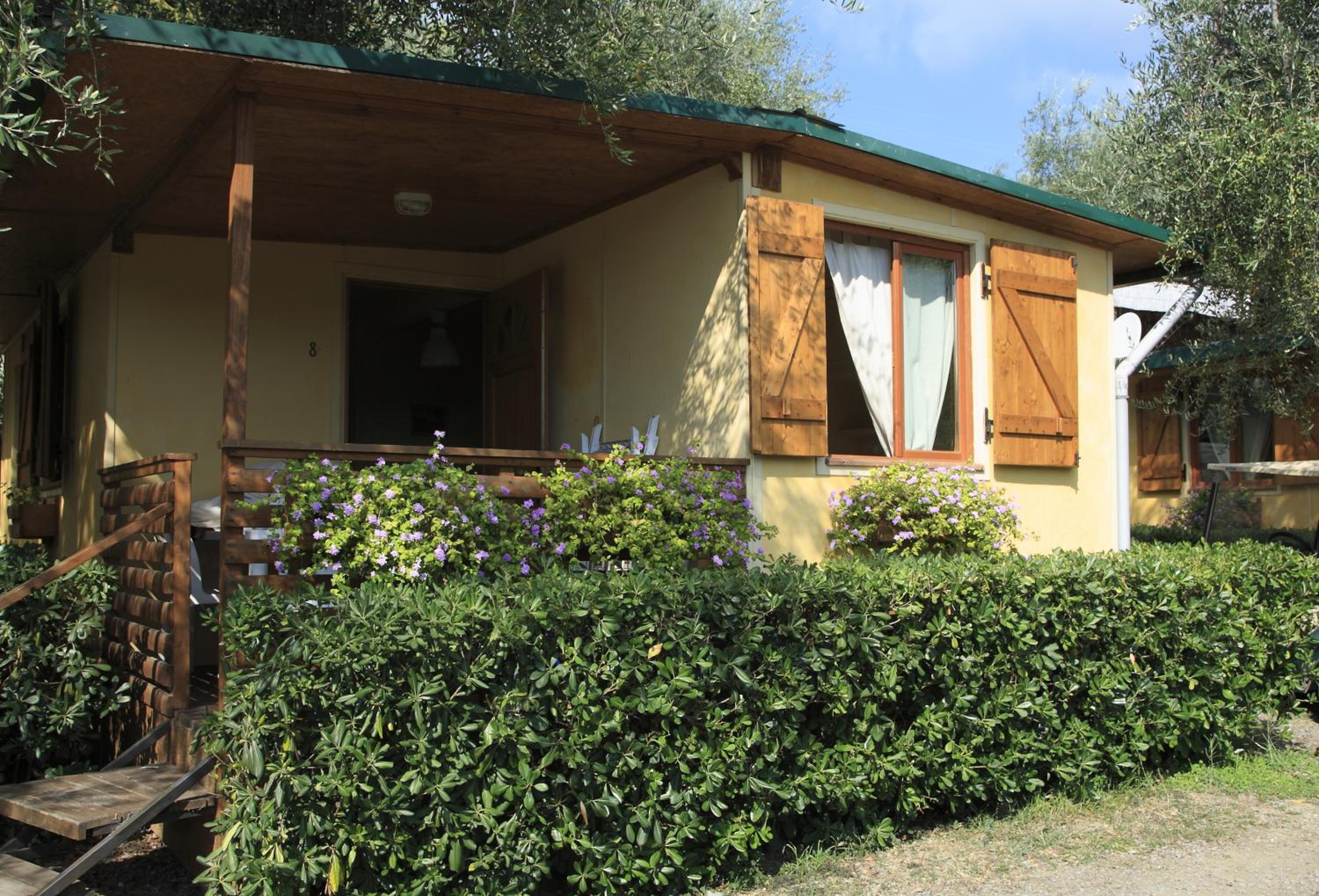 Two-Bedroom Bungalow - Photo 3