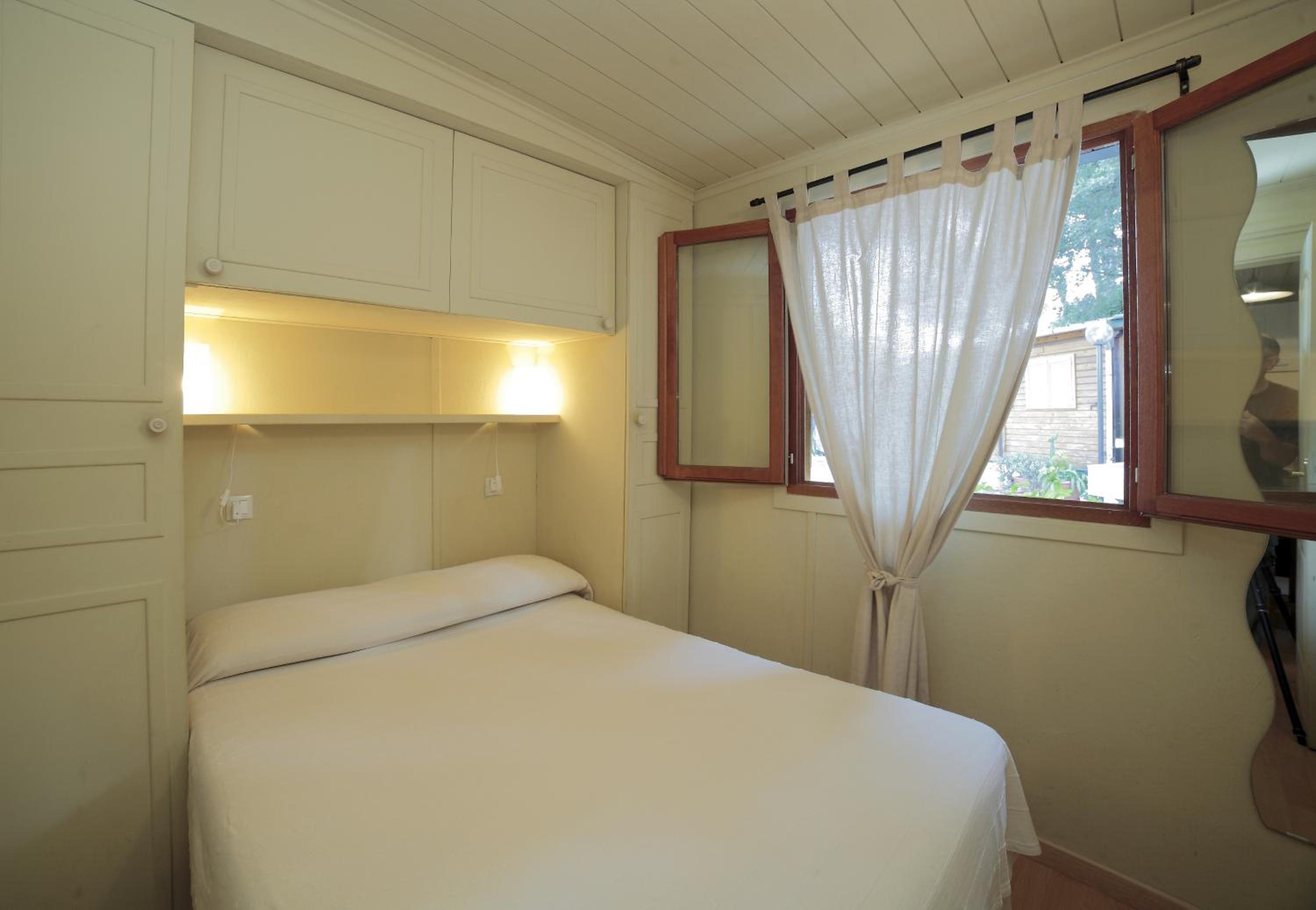 Two-Bedroom Bungalow - Photo 4