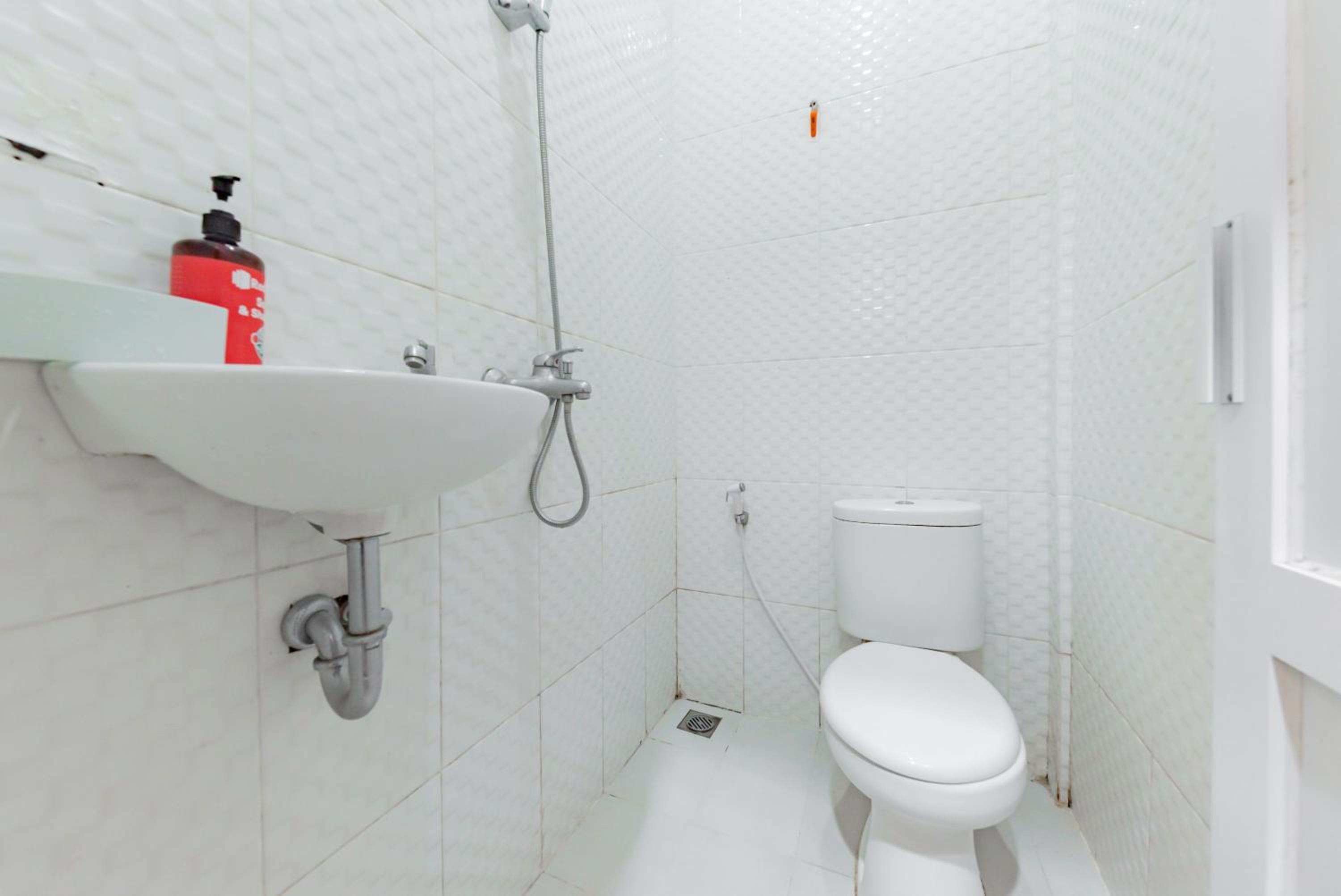 Twin Room - Photo 2