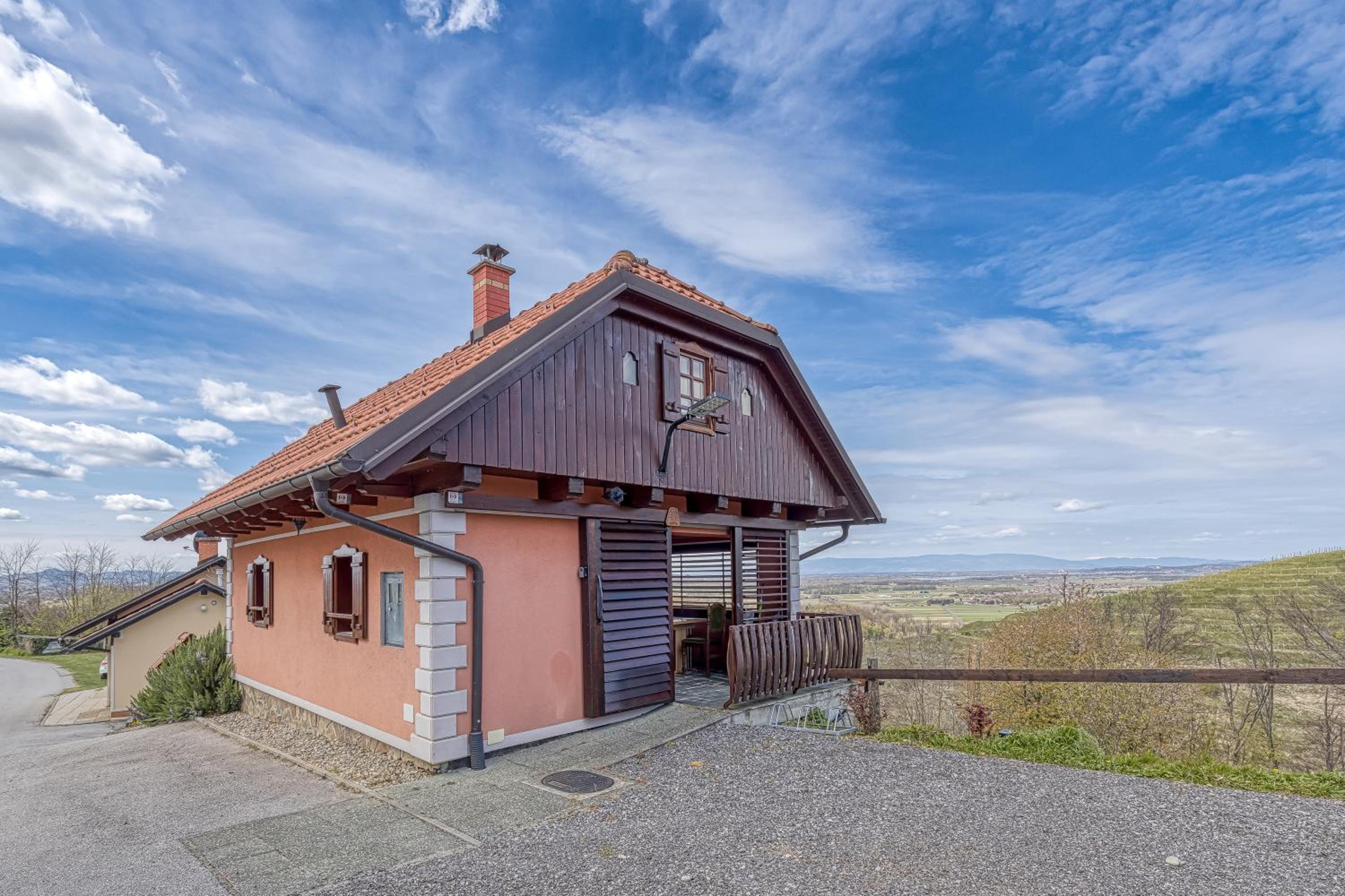 One-Bedroom House photo 3