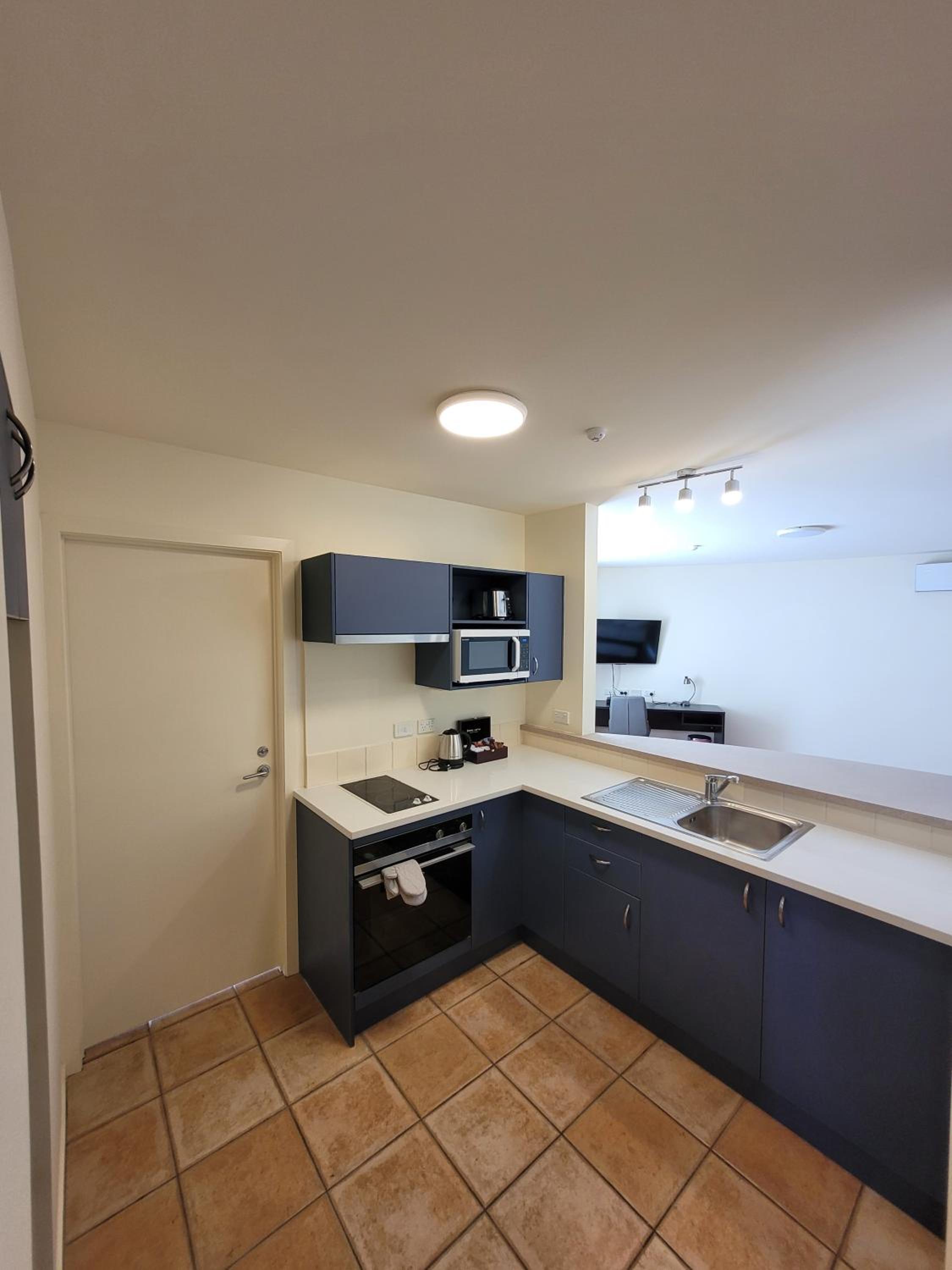 One-Bedroom Apartment with Spa Bath - Photo 3