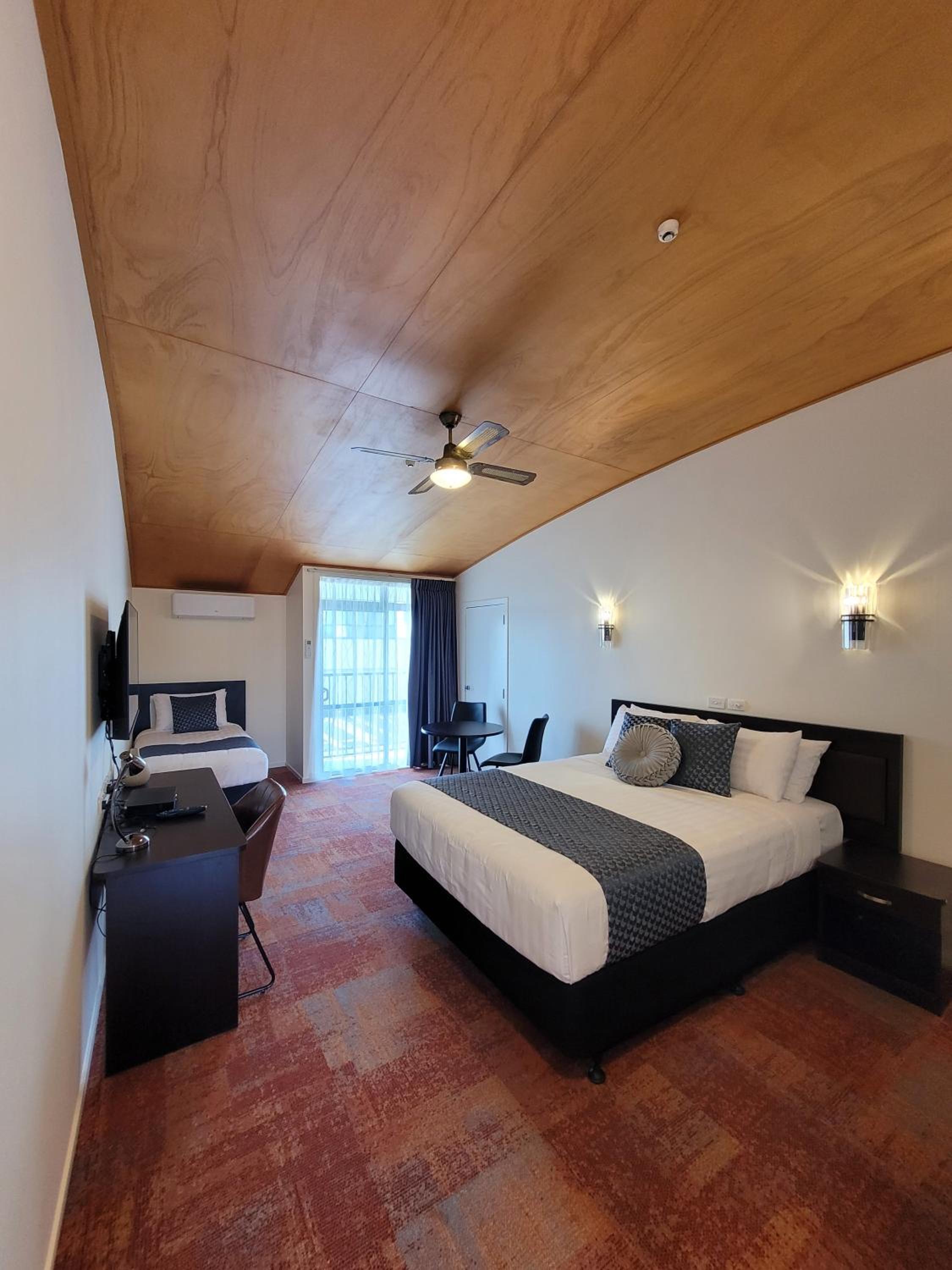 Executive Studio with Spa Bath  - Photo 1