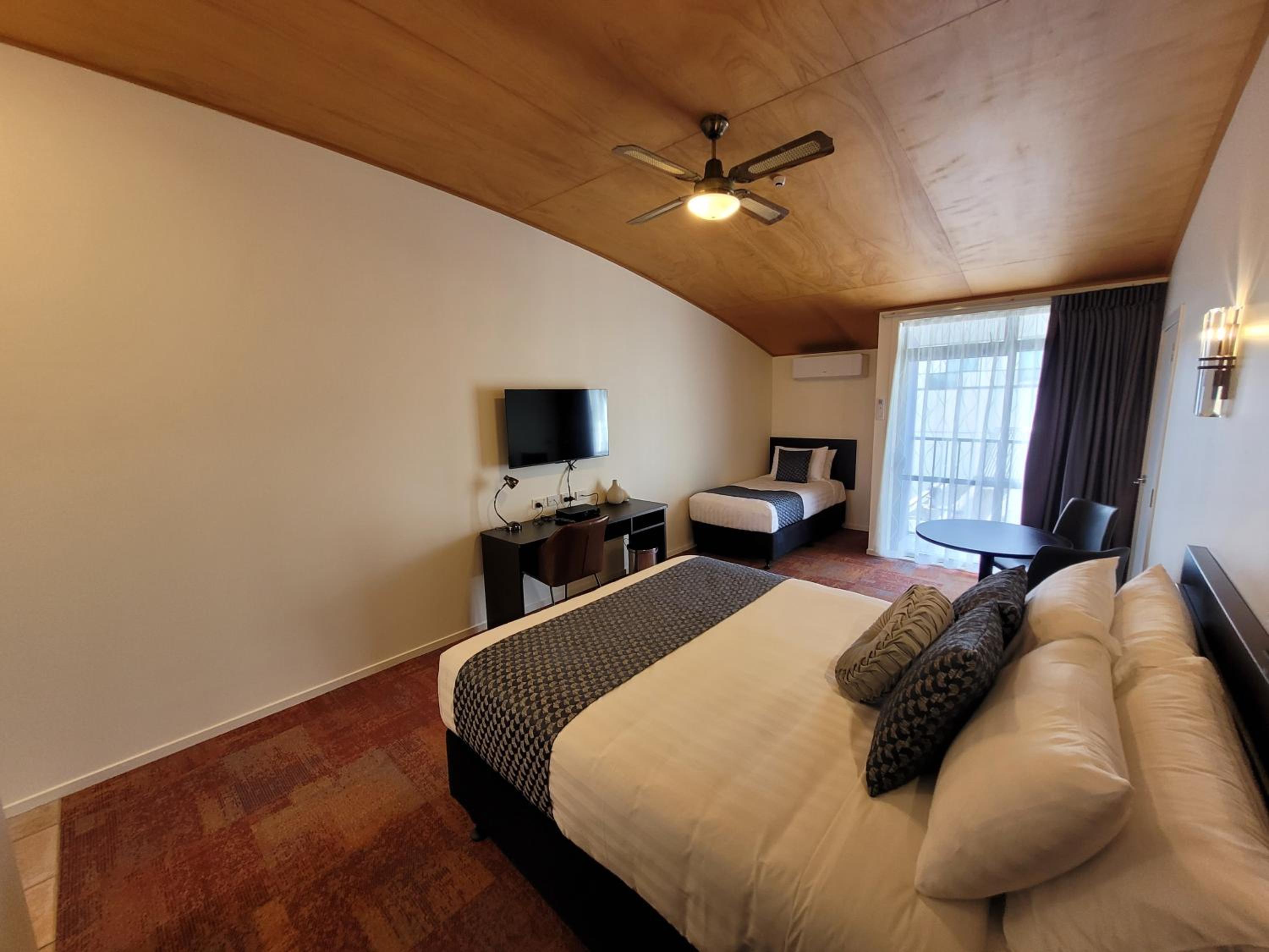 Executive Studio with Spa Bath  - Photo 10
