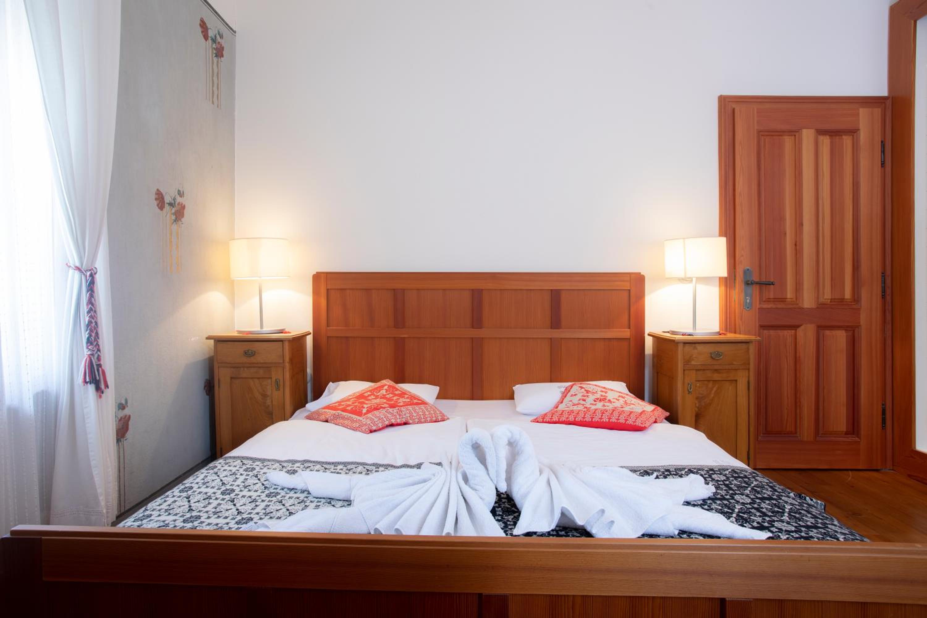 One-Bedroom Apartment - Photo 3
