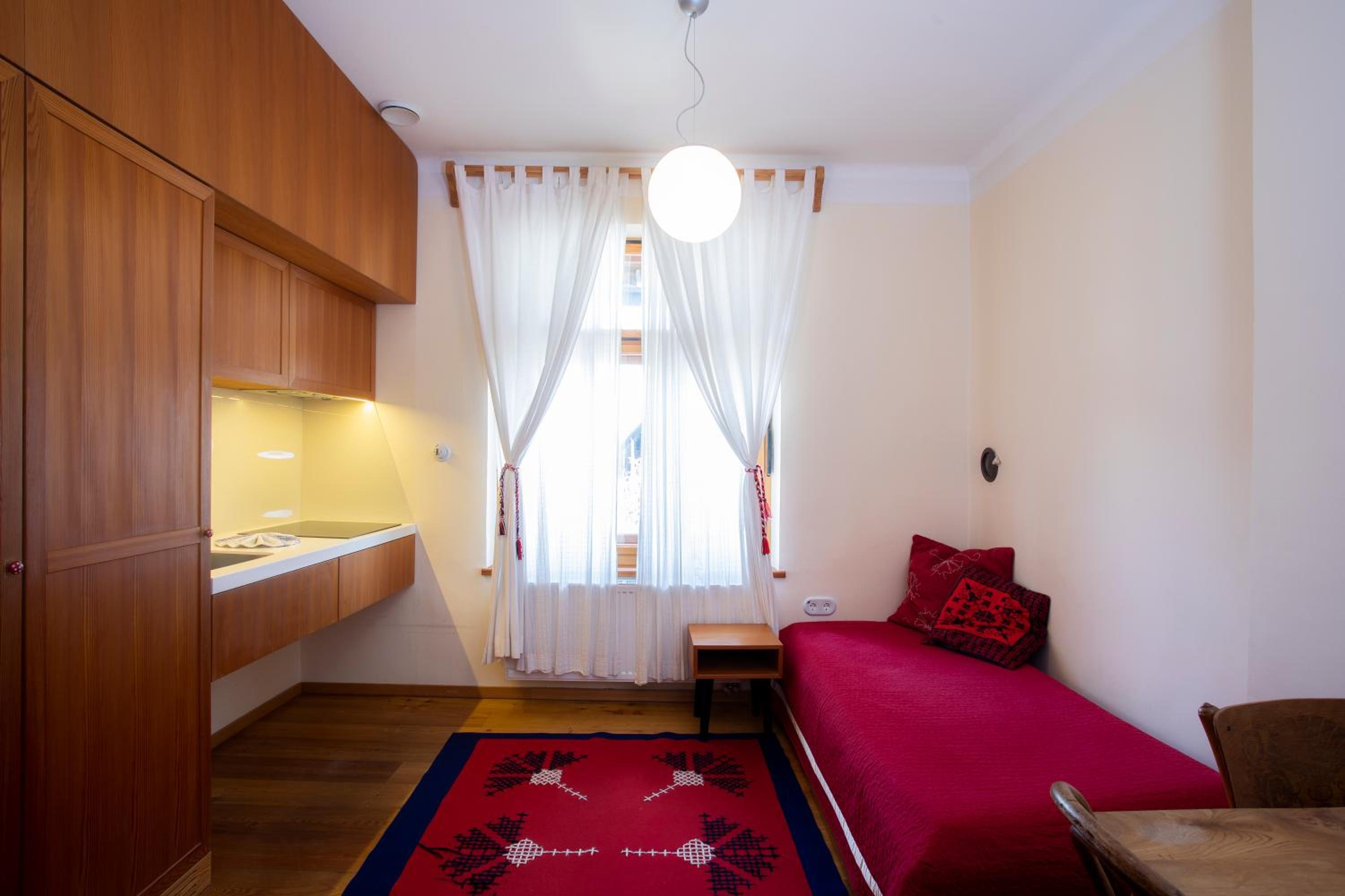 One-Bedroom Apartment - Photo 1