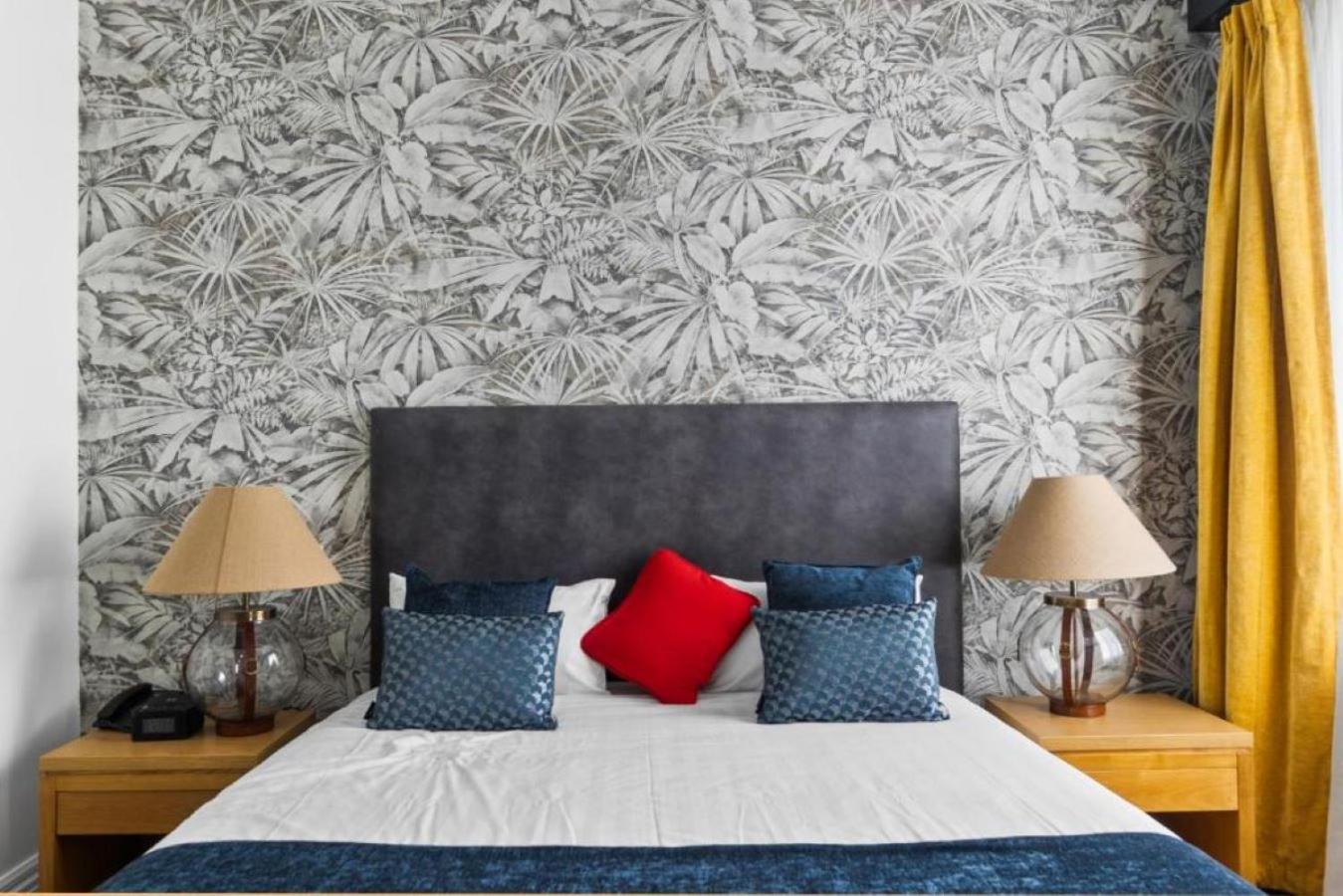 1 Queen Bed, One-Bedroom, Apartment, Non-Smoking