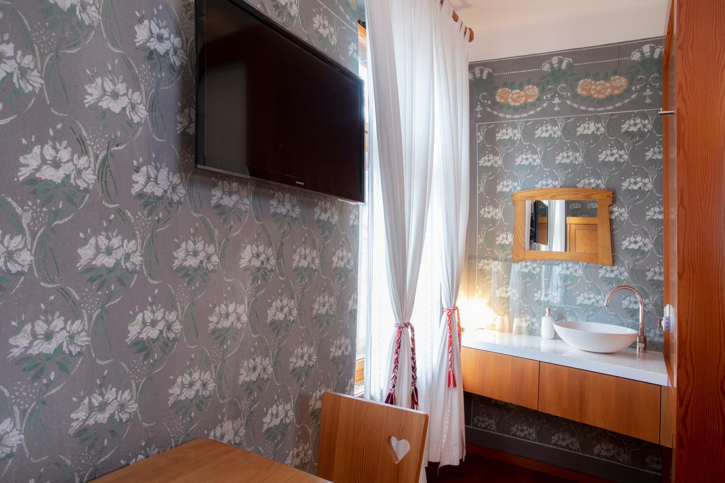 Double Room - Photo 5