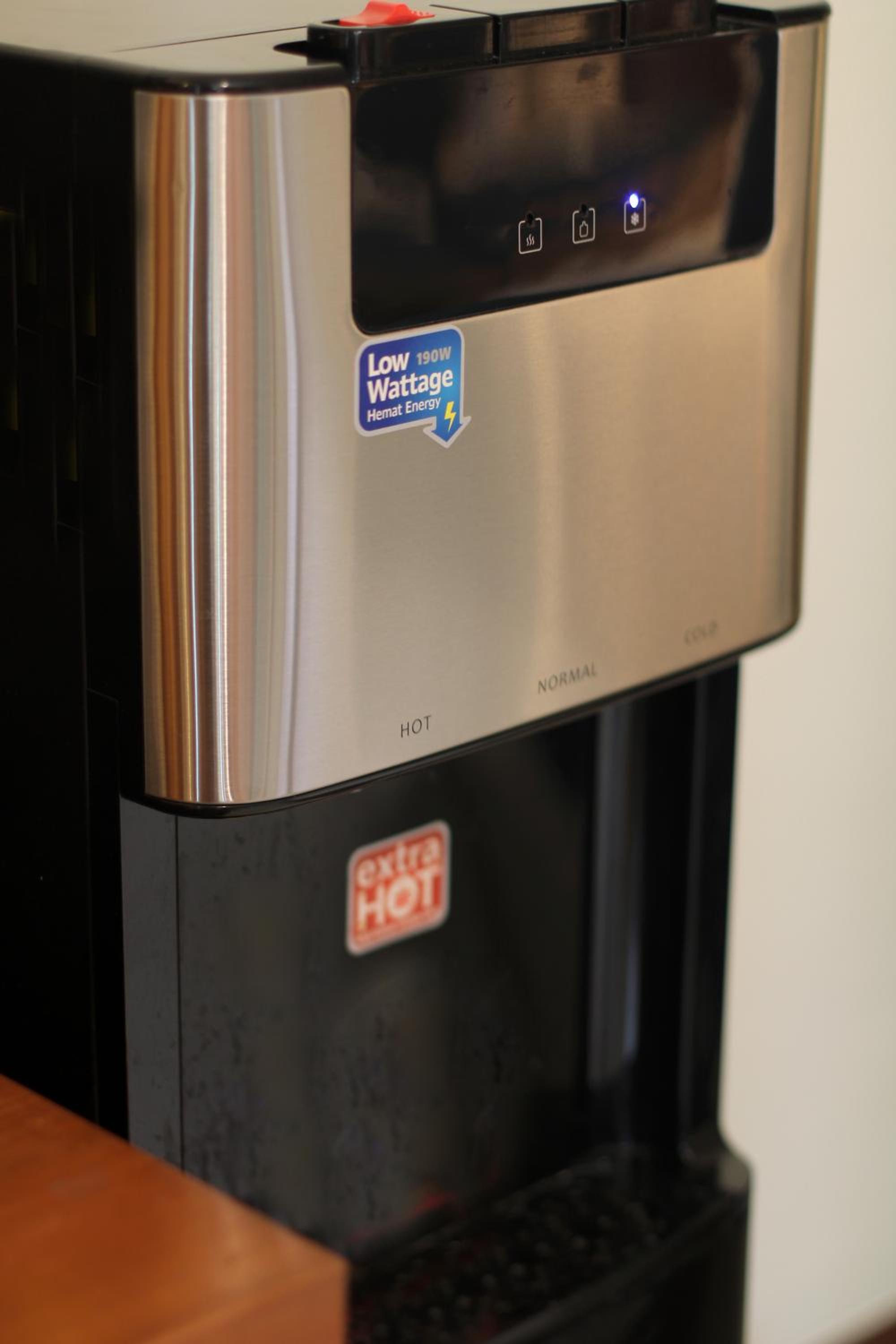 Deluxe Poolside with Coffee Capsule Machine and Free Unlimited Laundry Service - Photo 7