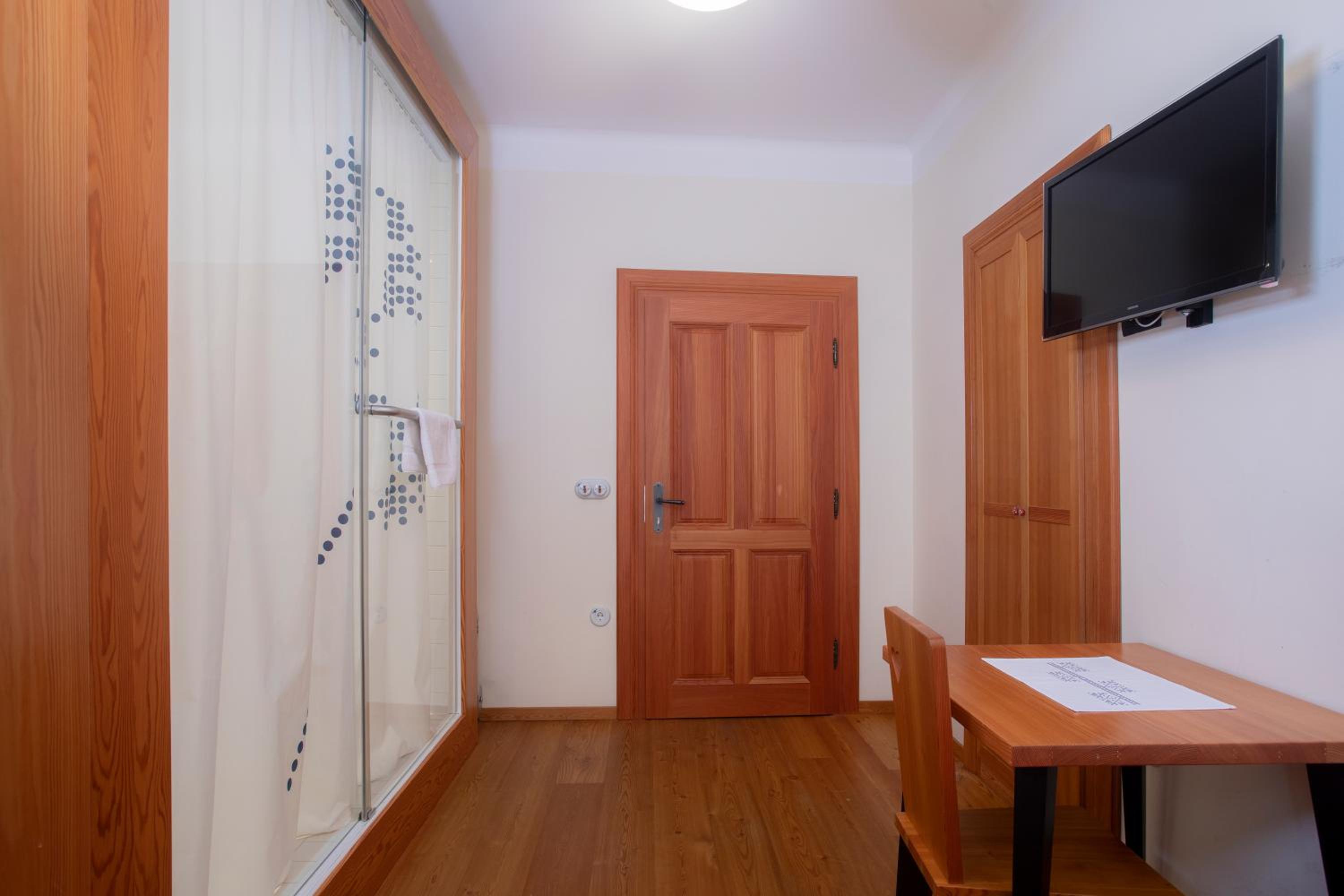 Small Double Room - Photo 5