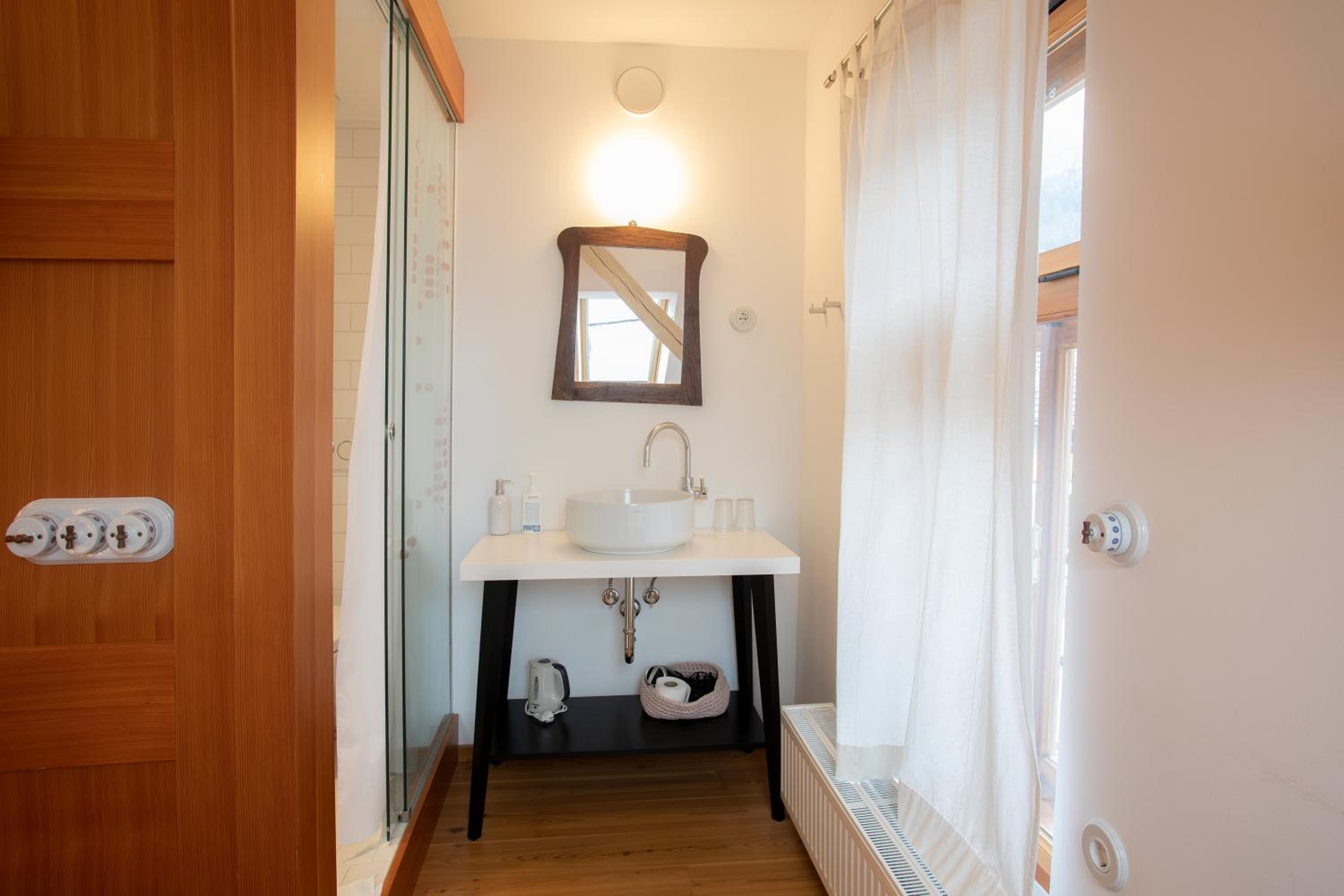 Standard Double Room - Photo 6