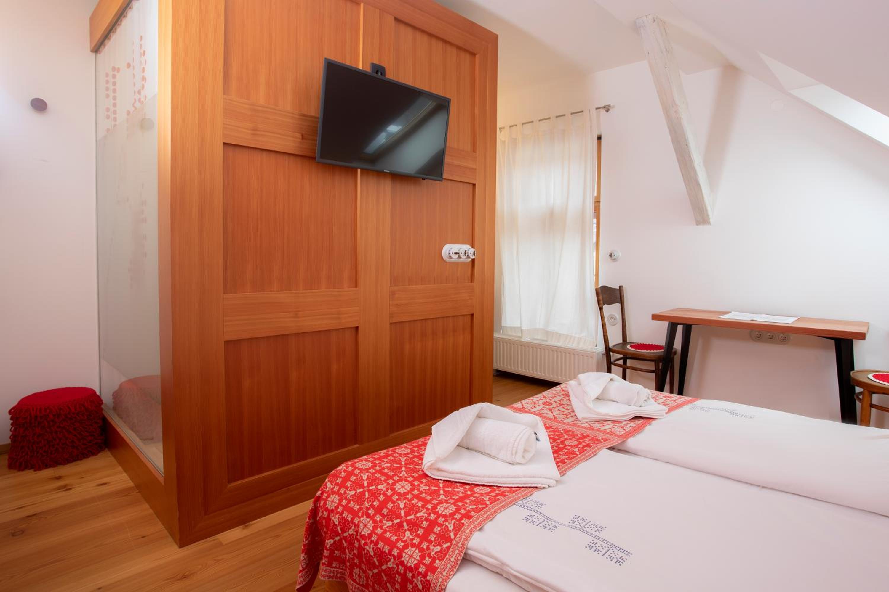 Standard Double Room - Photo 2