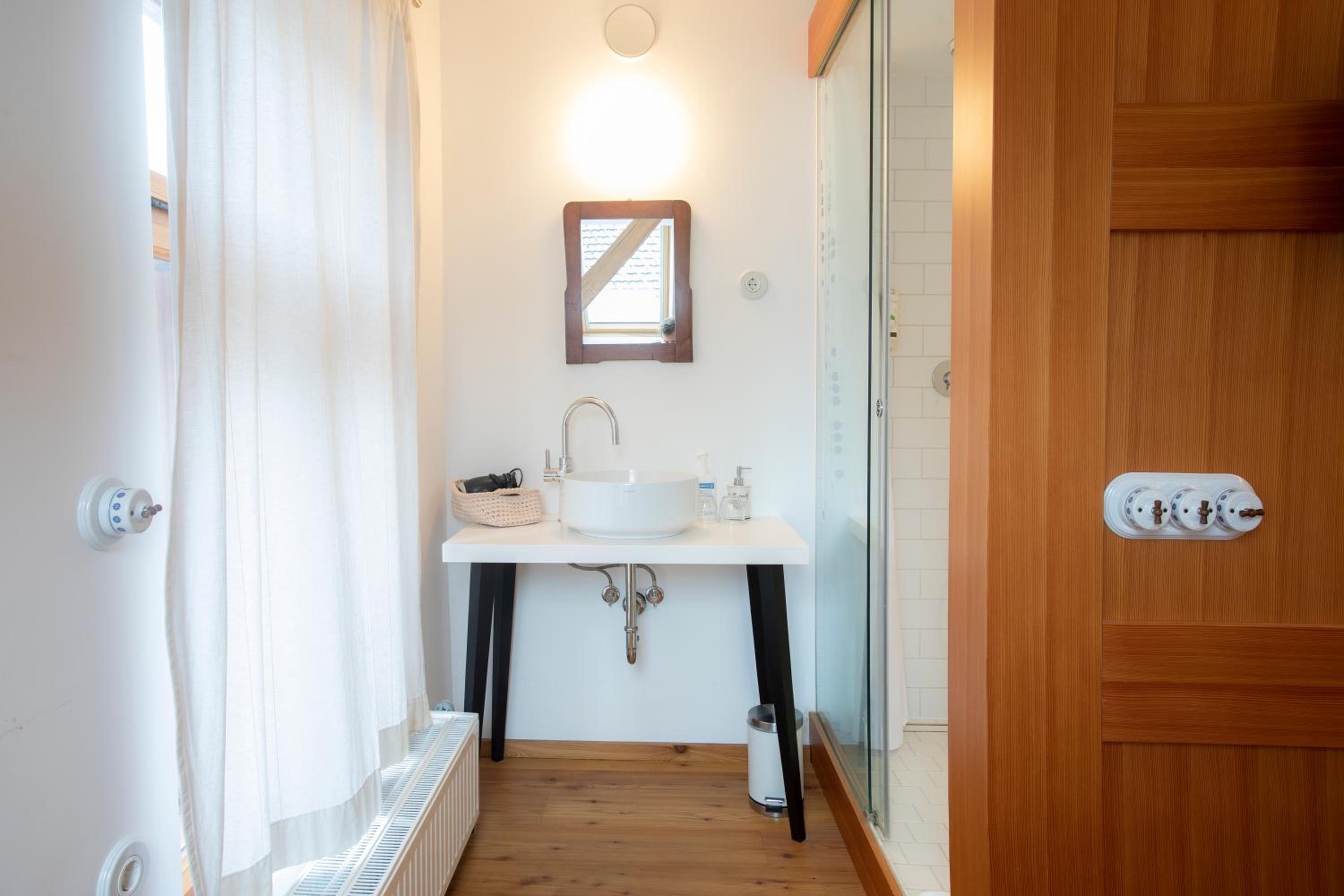 Standard Double Room - Photo 12