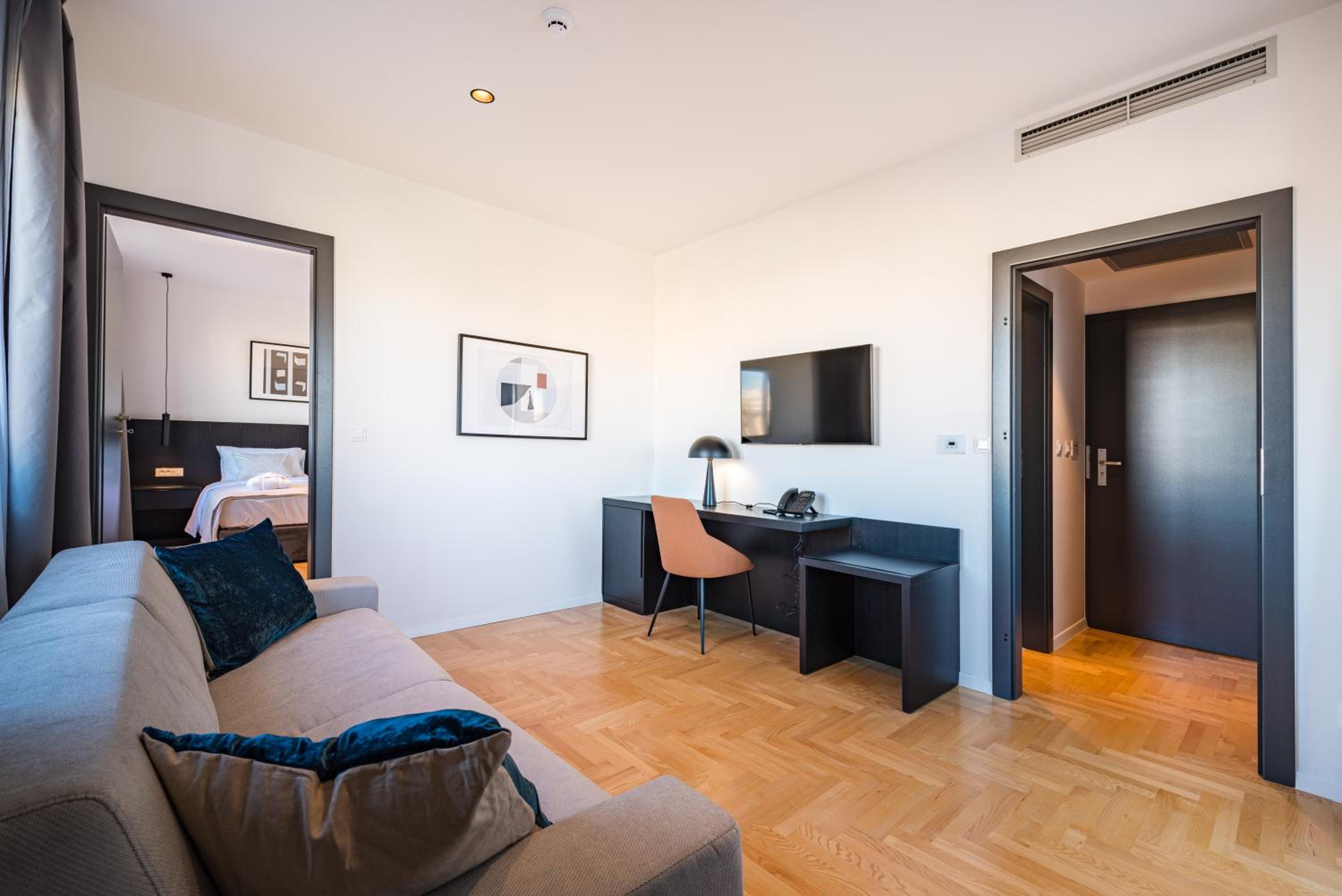 Suite with Balcony - Photo 5