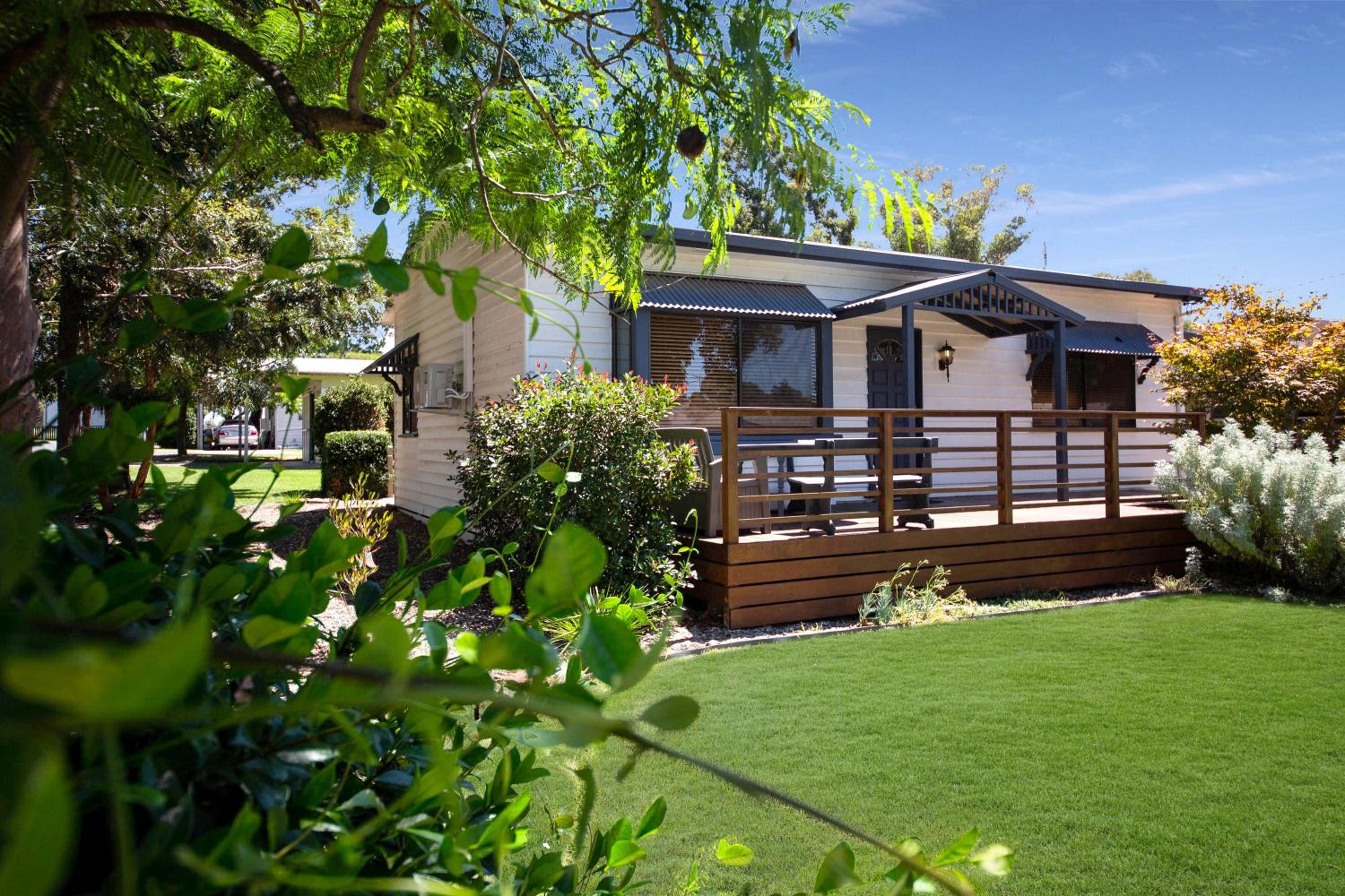 Basic Three-Bedroom Cottage - Photo 7