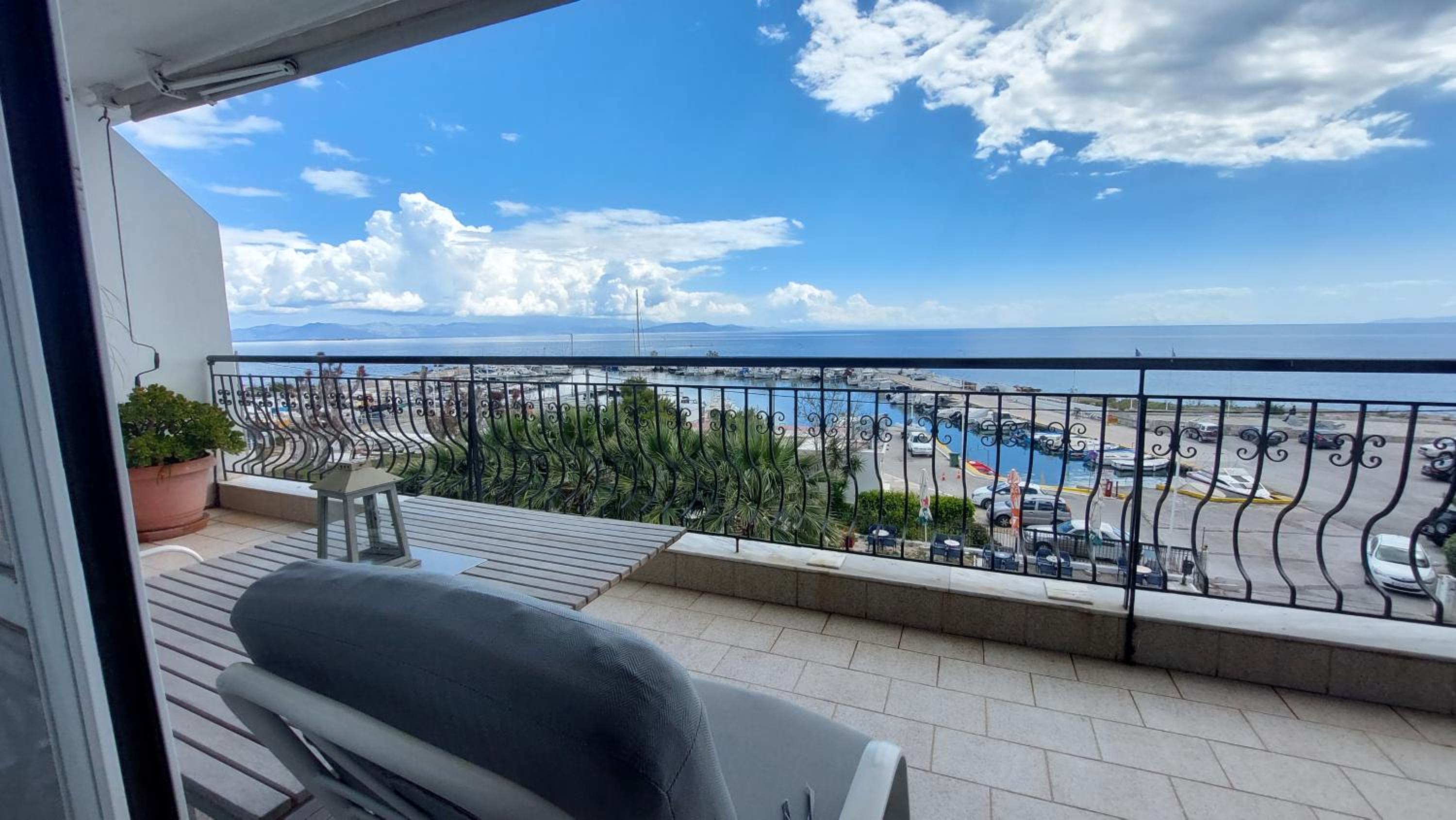 Apartment with Sea View - Photo 8