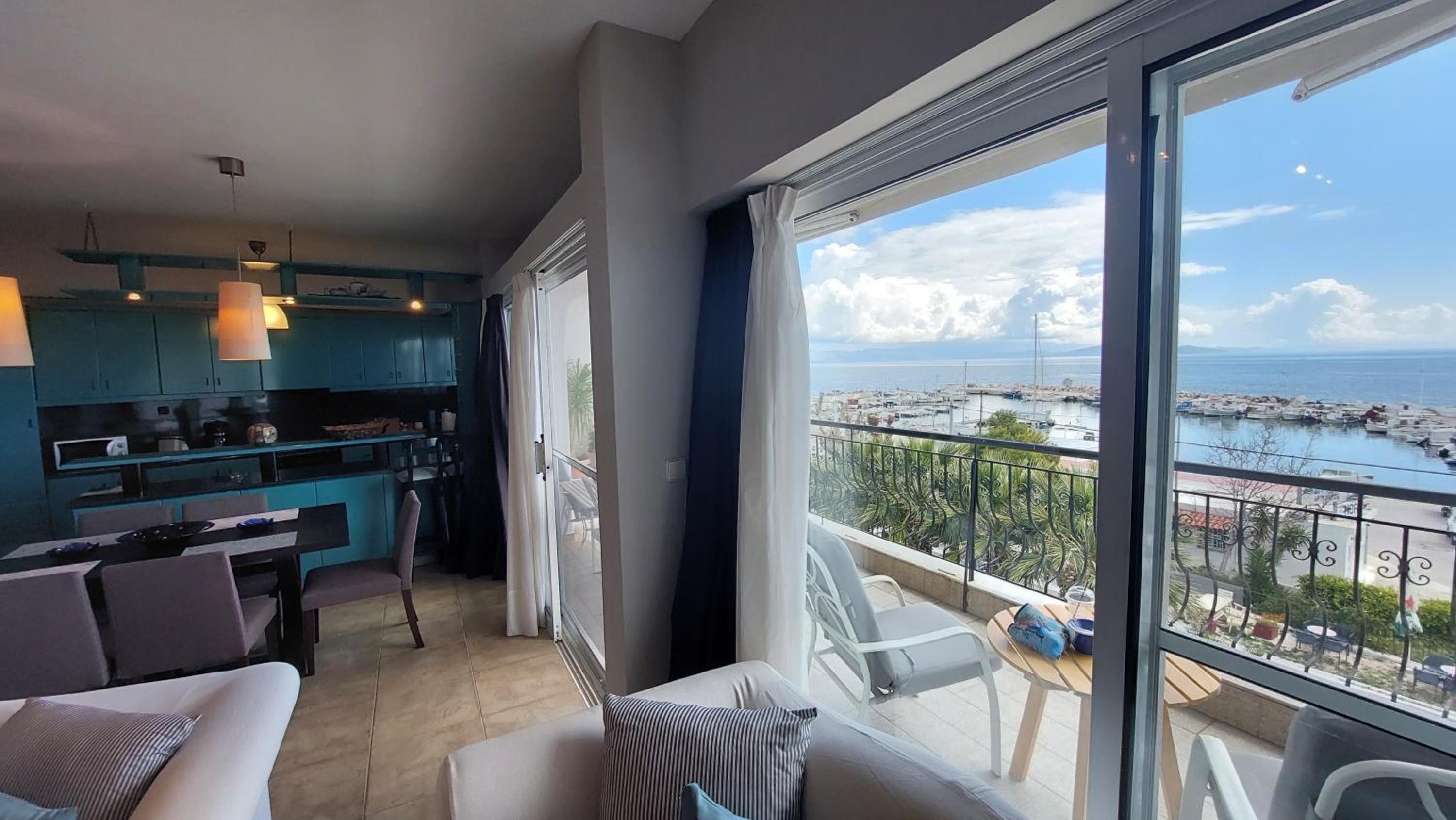 Apartment with Sea View - Photo 11