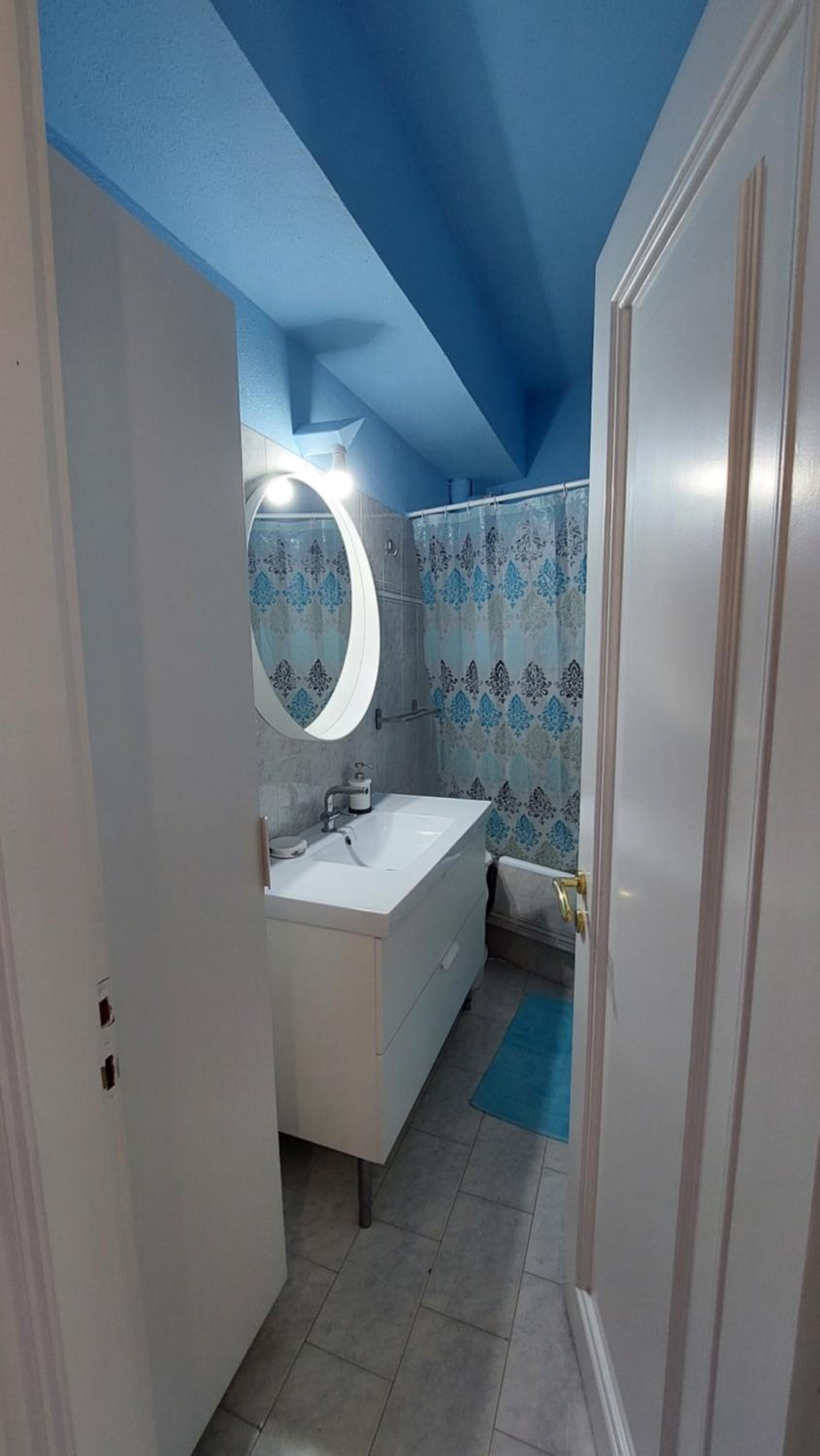 Apartment with Sea View - Photo 14