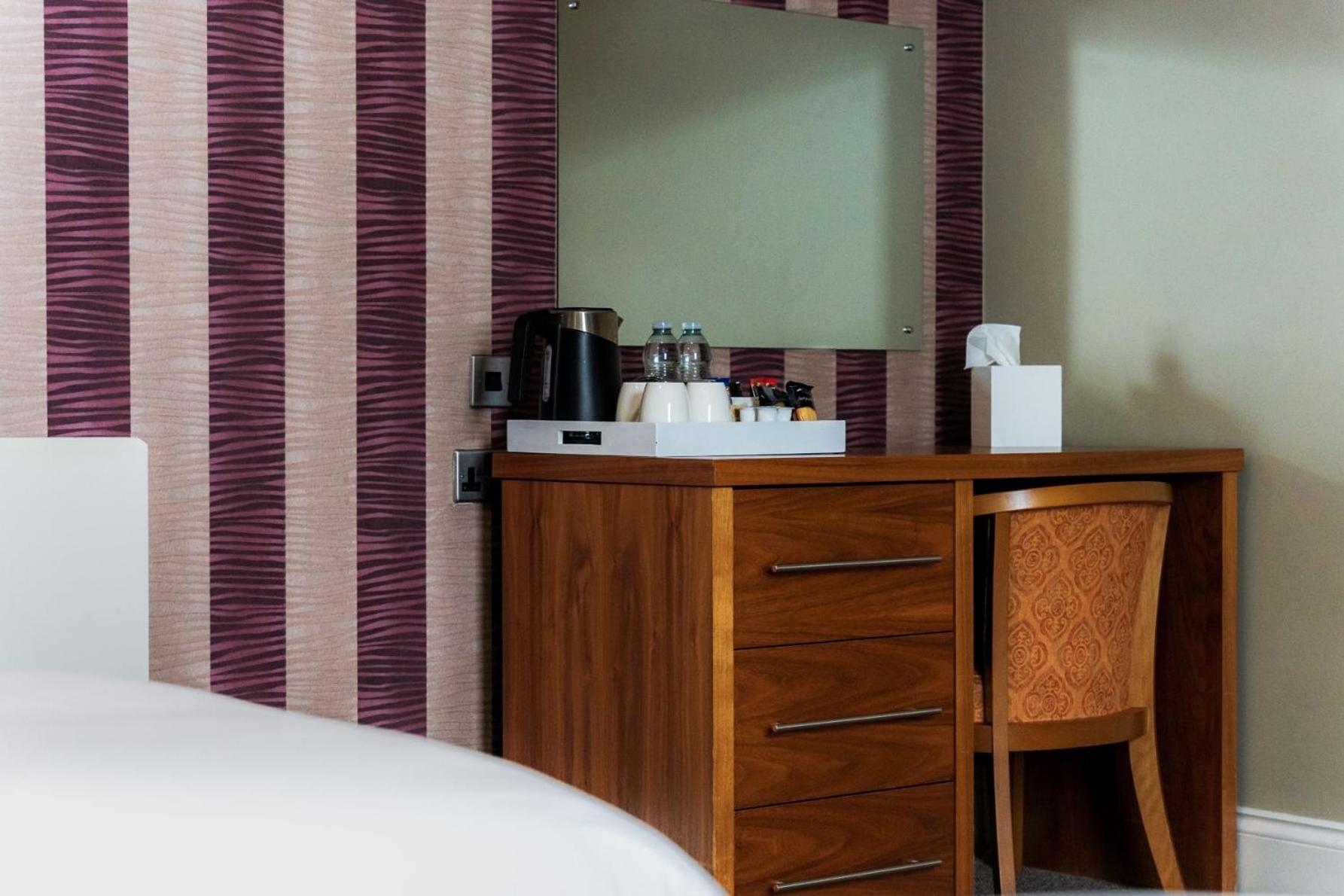 Standard King Room - Photo 5