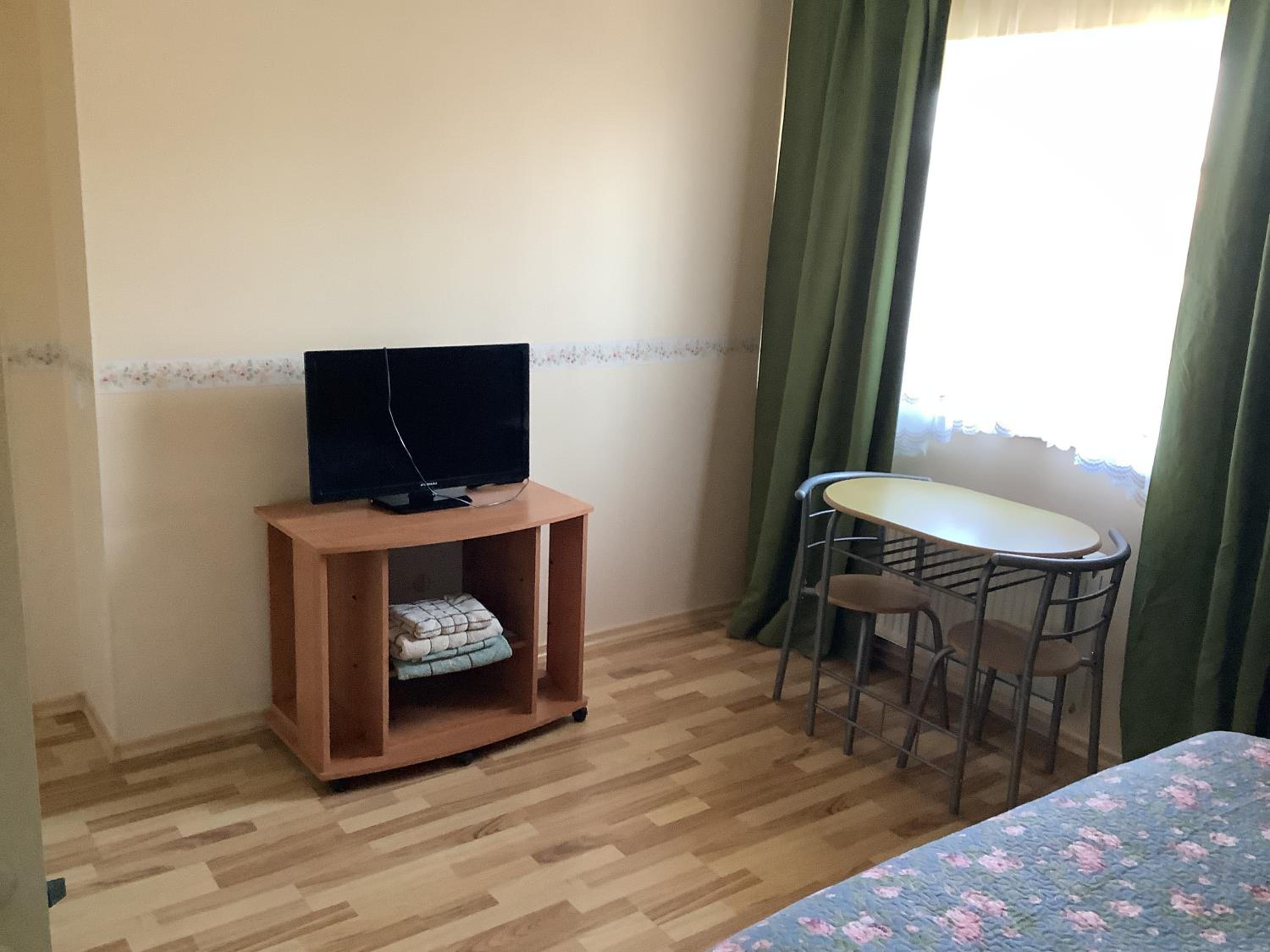 Budget Double Room - Photo 4
